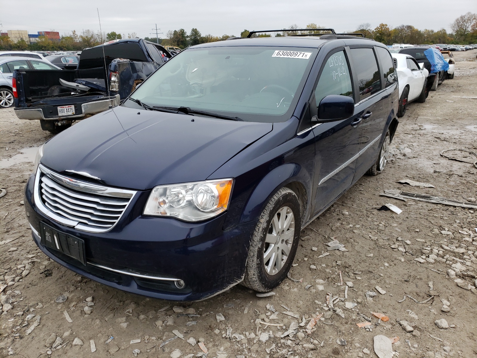 Photo 2 from auction – 2016 CHRYSLER TOWN & COU with VIN 2C4RC1BG3GR157956