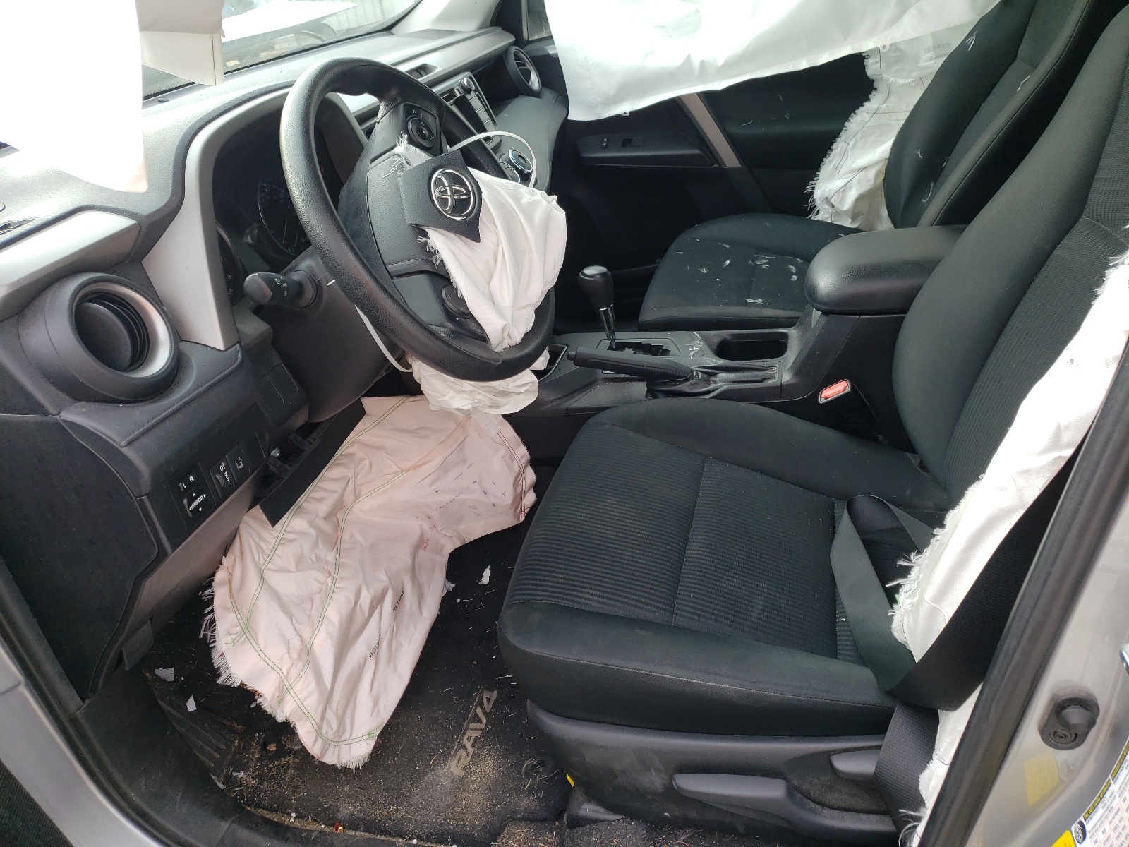 Photo 5 from auction – 2018 TOYOTA RAV4 LE with VIN 2T3ZFREV1JW522308