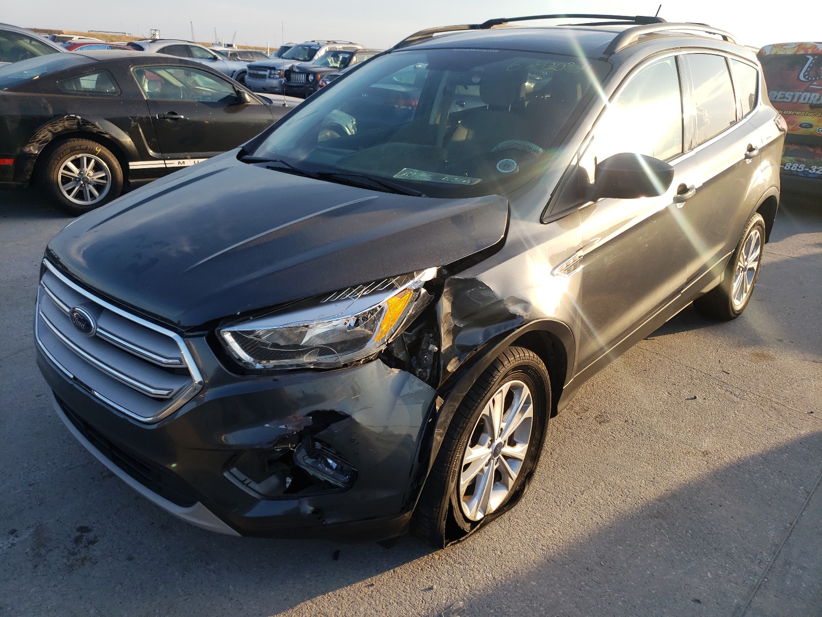 Photo 2 from auction – 2018 FORD ESCAPE SE with VIN 1FMCU0GD2JUA12571