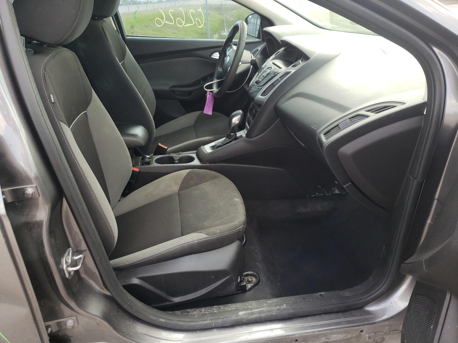 Photo 5 from auction – 2014 FORD FOCUS SE with VIN 1FADP3F2XEL407844