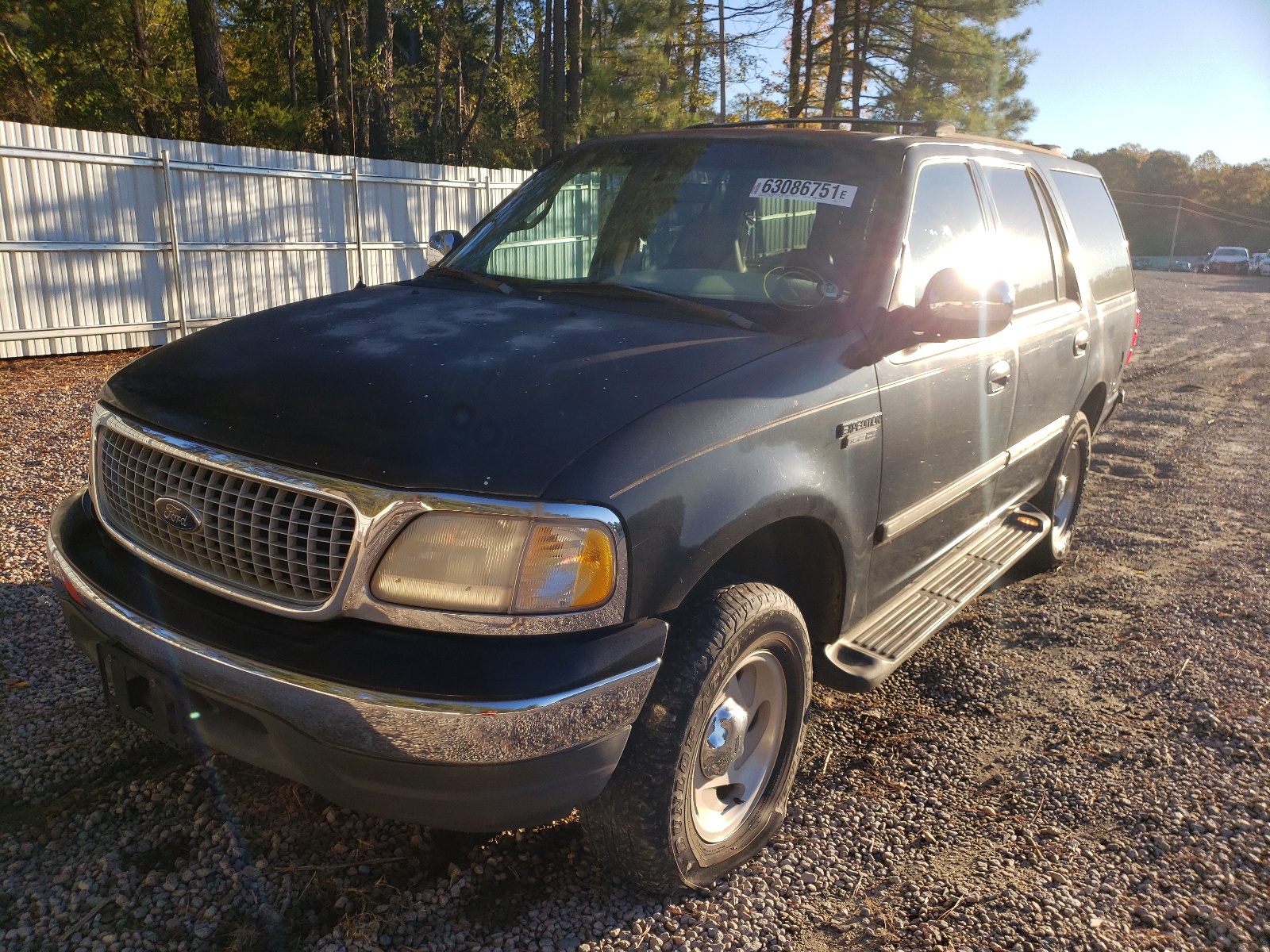 Photo 2 from auction – 1999 FORD EXPEDITION with VIN 1FMRU1866XLA66762