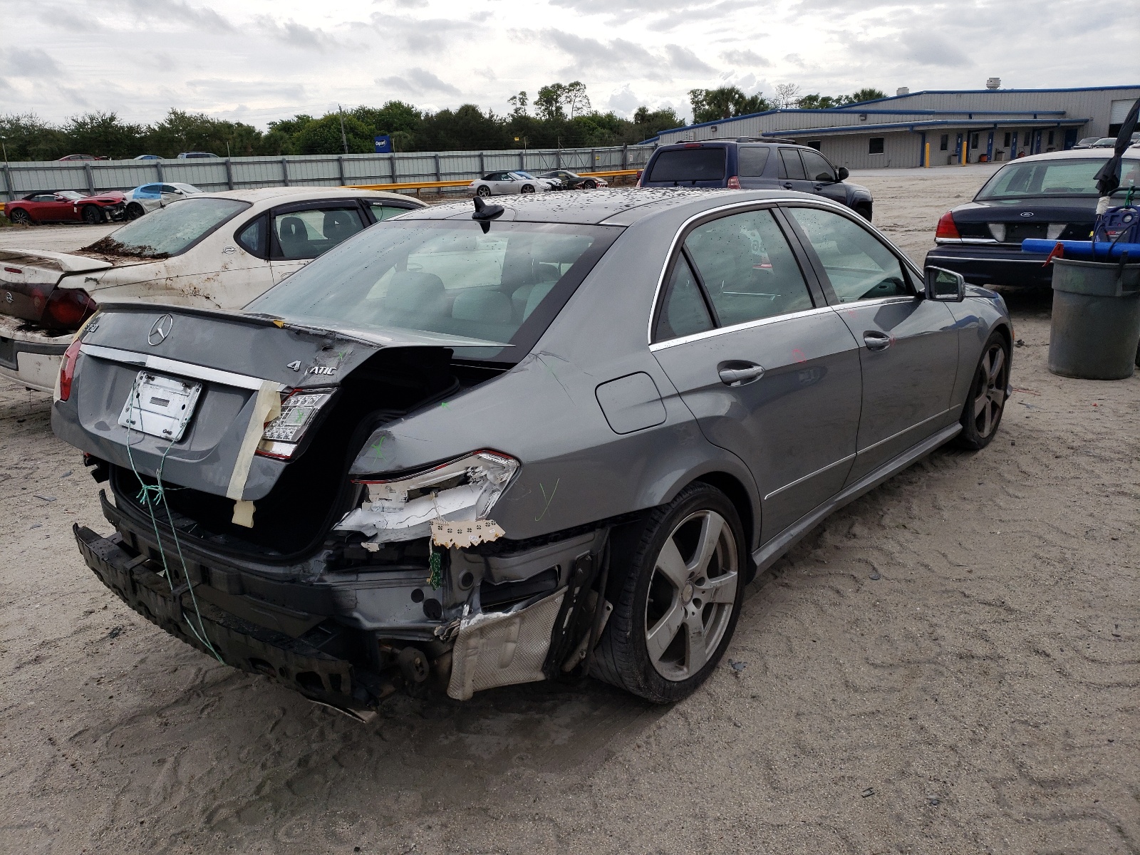 Photo 4 from auction – 2011 MERCEDES-BENZ E 350 4MAT with VIN WDDHF8HB9BA445586