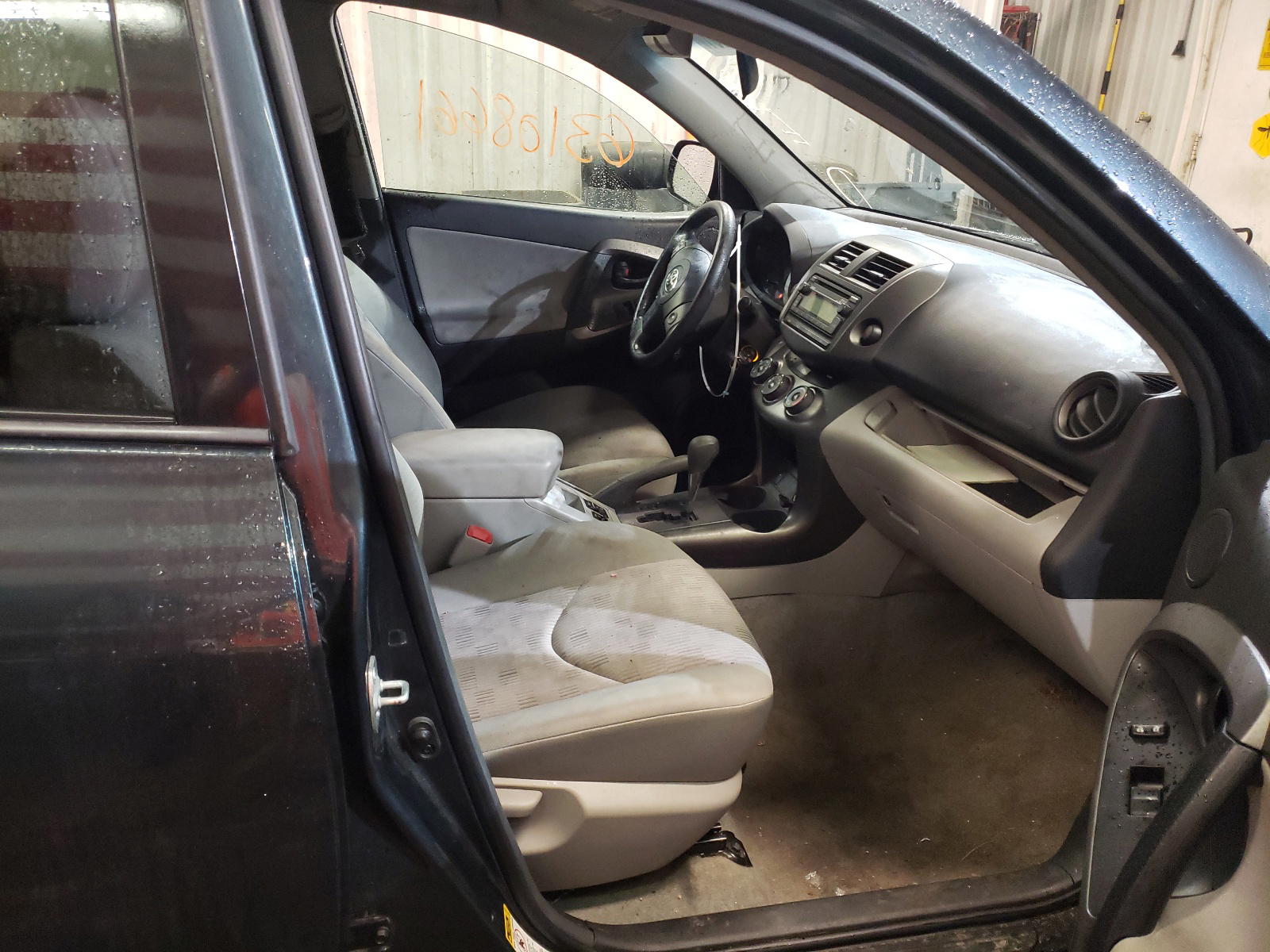 Photo 5 from auction – 2012 TOYOTA RAV4 with VIN 2T3BF4DV7CW265292
