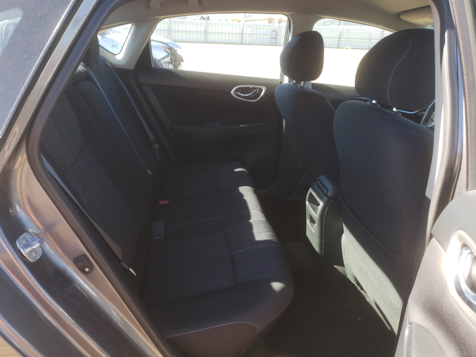 Photo 6 from auction – 2016 NISSAN SENTRA S with VIN 3N1AB7AP2GL652637