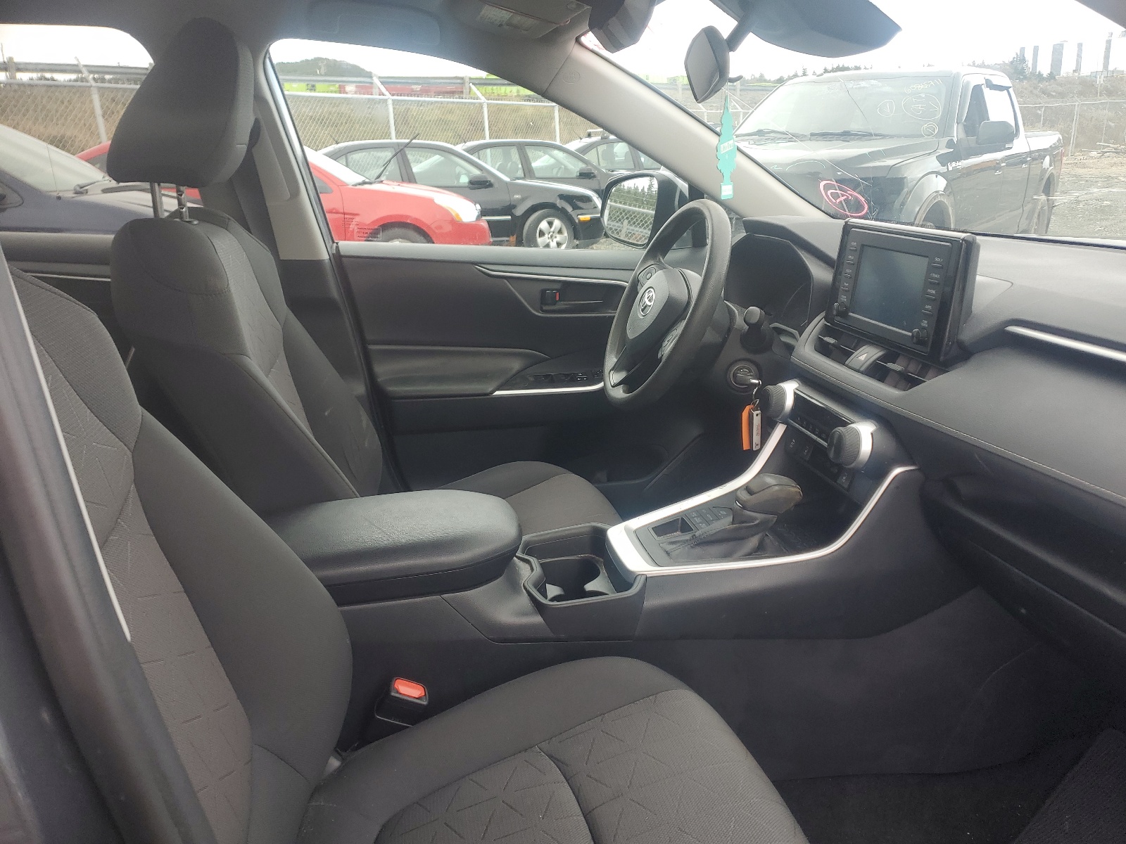 Photo 5 from auction – 2019 TOYOTA RAV4 LE with VIN 2T3B1RFV2KW045761