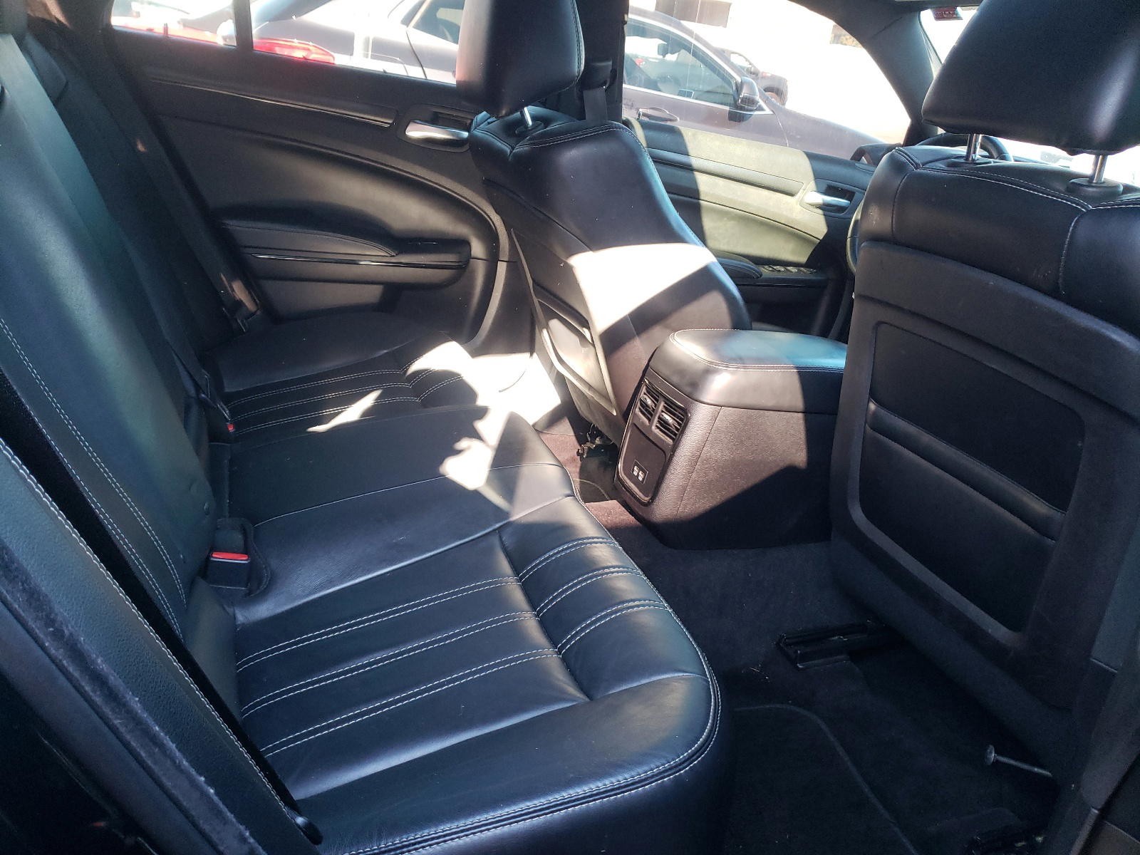 Photo 6 from auction – 2015 CHRYSLER 300 S with VIN 2C3CCAGG5FH922916