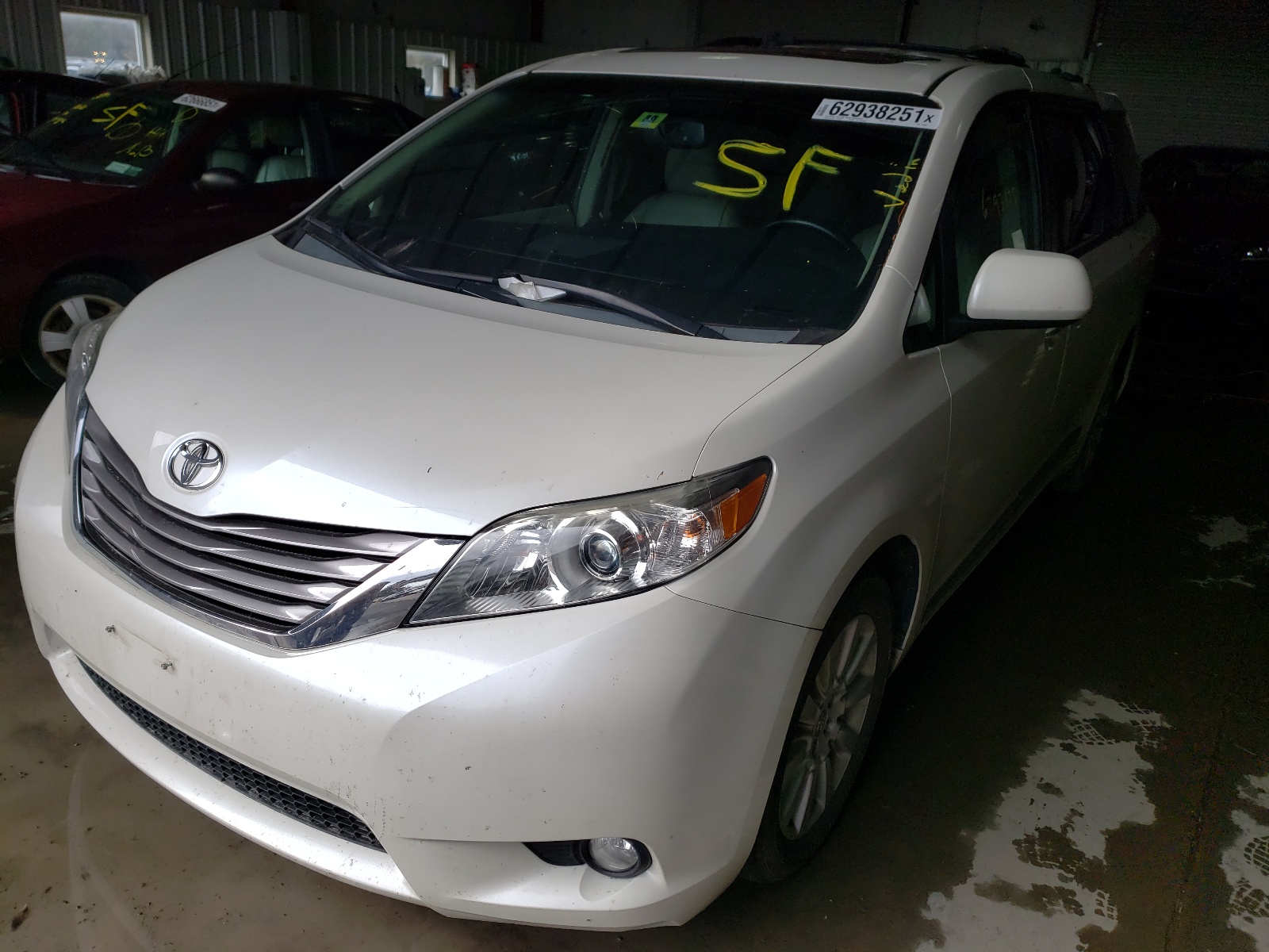 Photo 2 from auction – 2015 TOYOTA SIENNA XLE with VIN 5TDDK3DC2FS122950