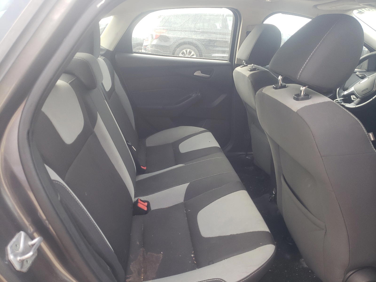 Photo 6 from auction – 2014 FORD FOCUS SE with VIN 1FADP3F22EL105657