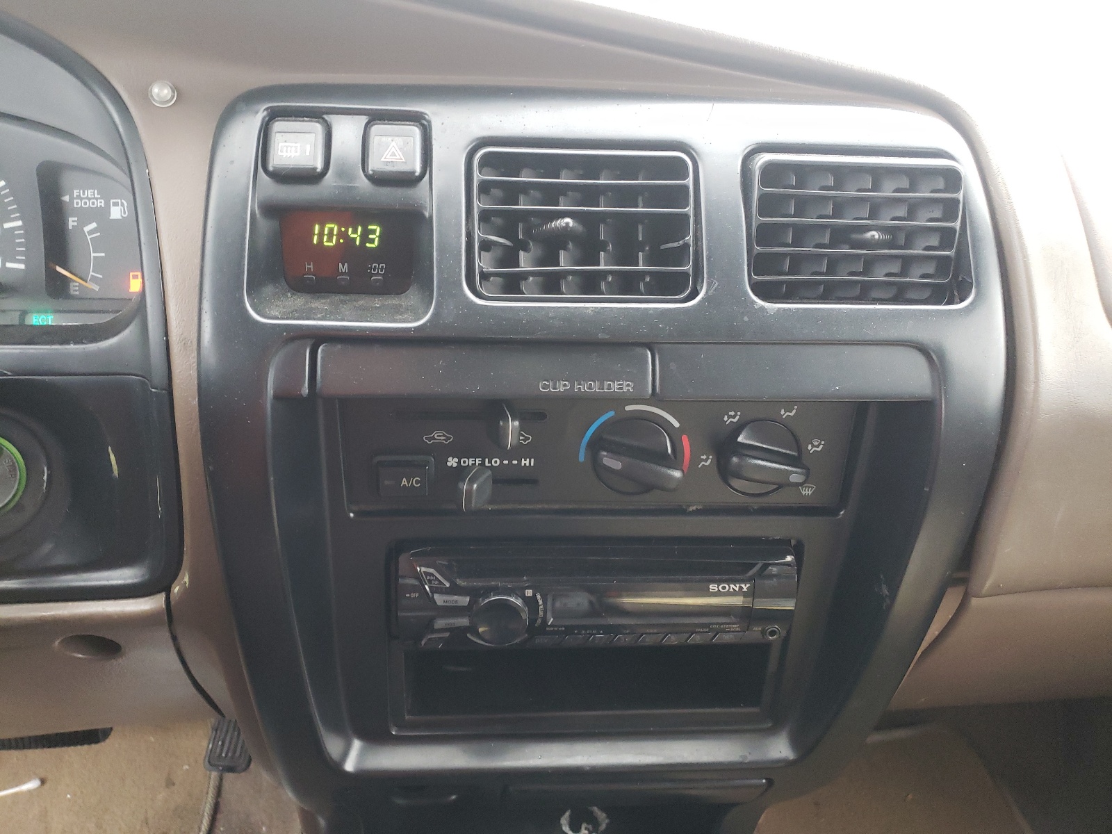 Photo 9 from auction – 1998 TOYOTA 4RUNNER SR with VIN JT3GN86R9W0085759