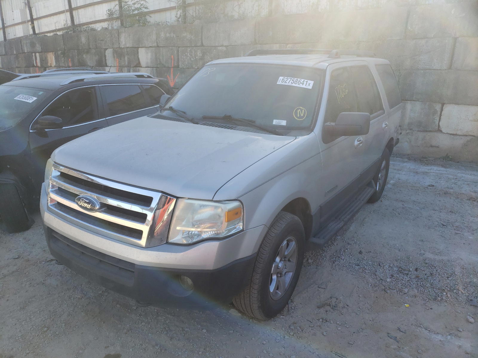 Photo 2 from auction – 2007 FORD EXPEDITION with VIN 1FMFU16557LA19929