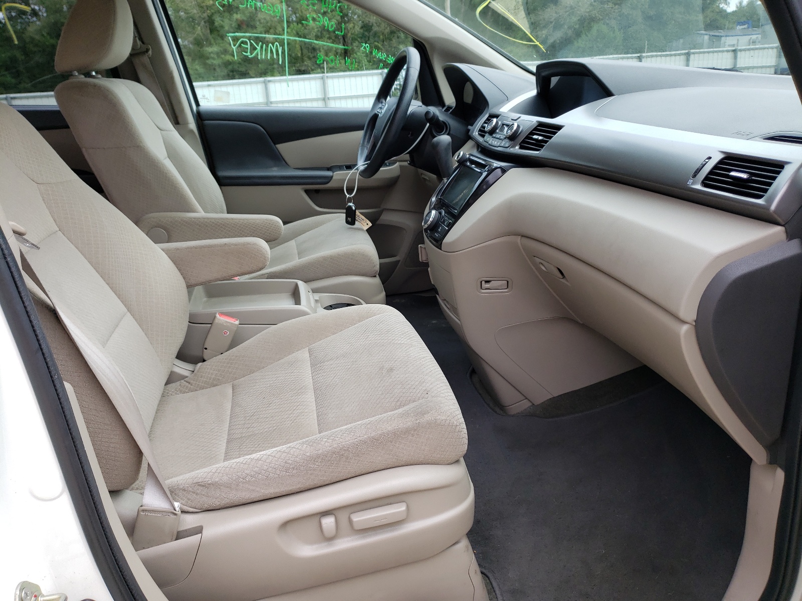 Photo 5 from auction – 2016 HONDA ODYSSEY EX with VIN 5FNRL5H46GB046088