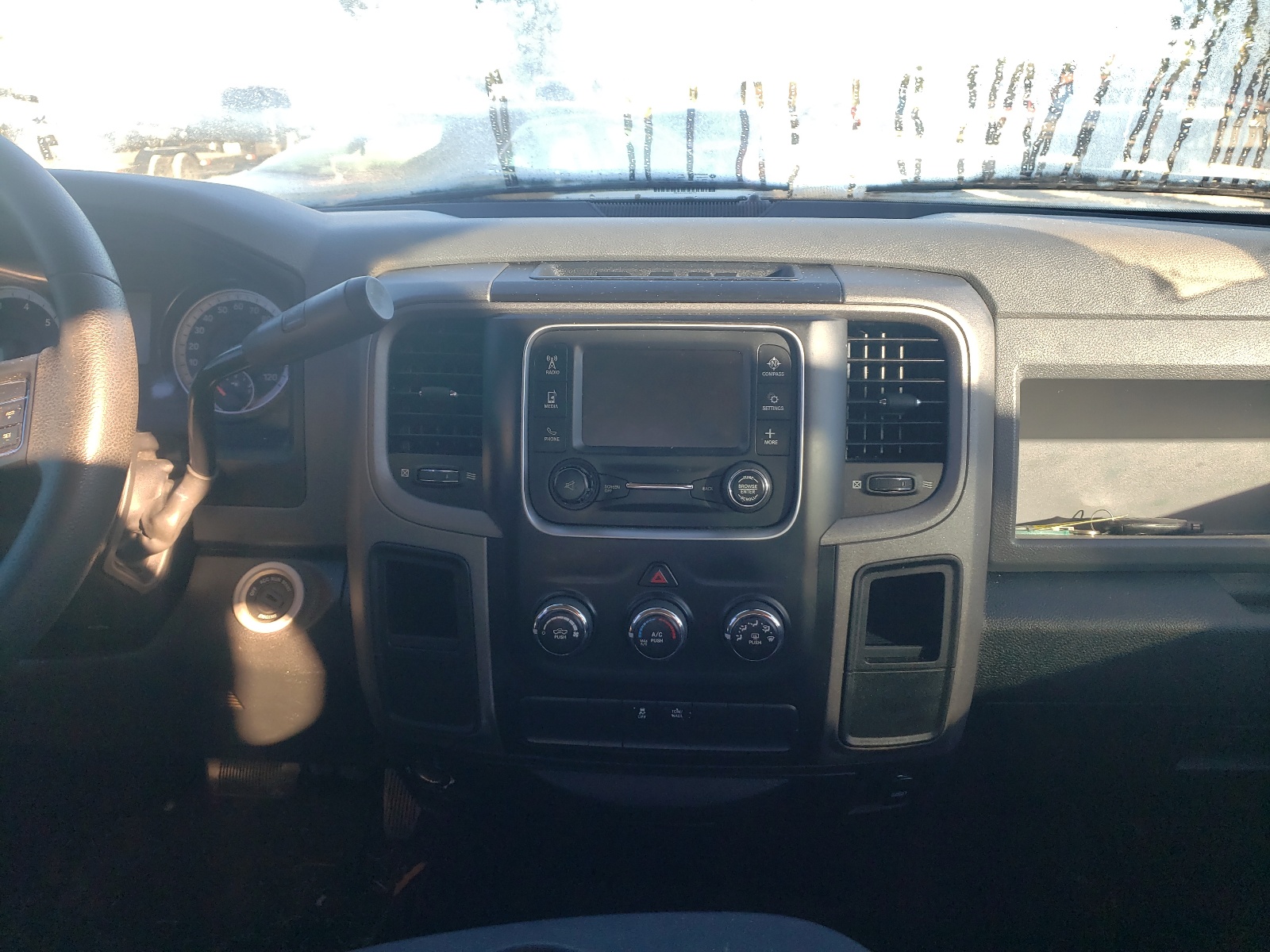 صورة رقم 9 من المزاد - 2014 RAM 1500 ST مع VIN 1C6RR6KT5ES233656