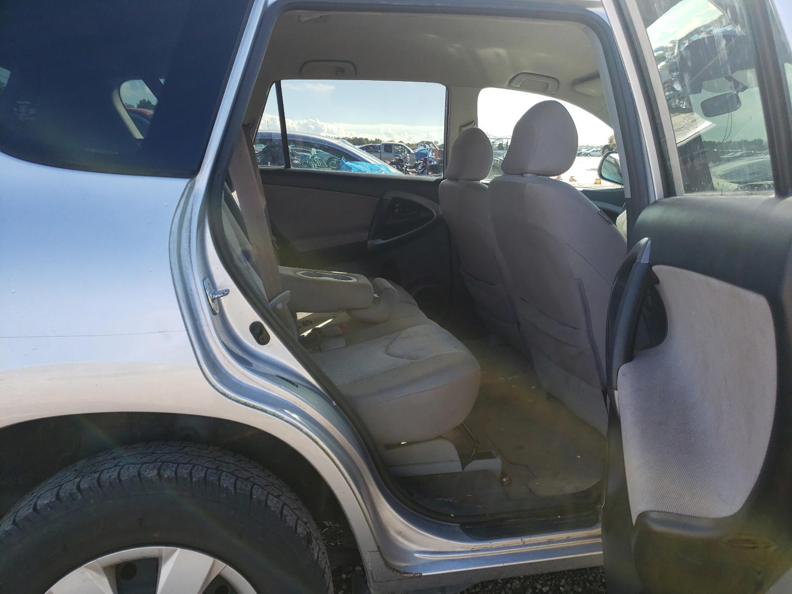Photo 6 from auction – 2008 TOYOTA RAV4 with VIN JTMZD33V886072495