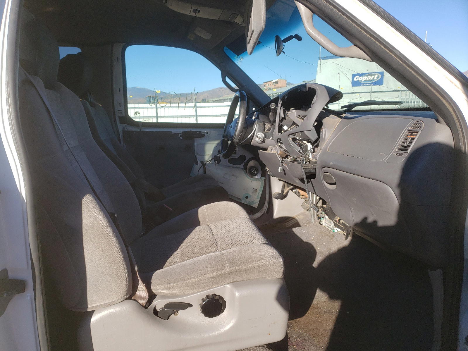Photo 5 from auction – 2002 FORD F150 with VIN 1FTRX18LX2NA91730