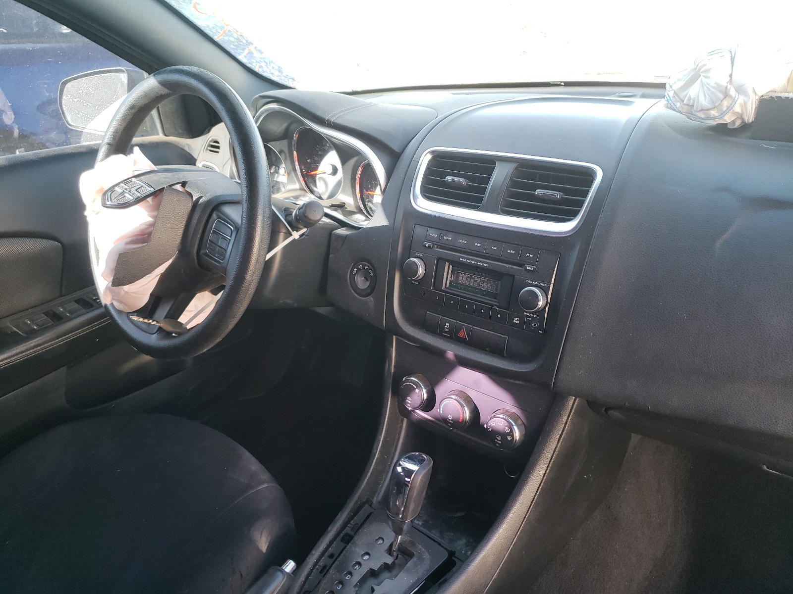 Photo 9 from auction – 2014 DODGE AVENGER SE with VIN 1C3CDZAB4EN110540