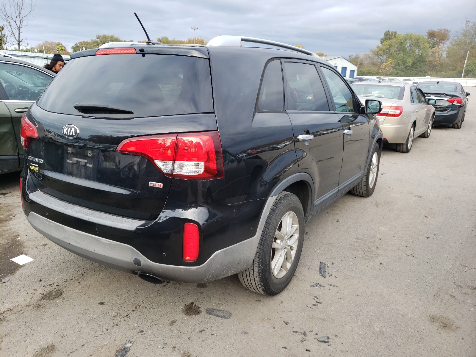 Photo 4 from auction – 2015 KIA SORENTO LX with VIN 5XYKT4A67FG599119
