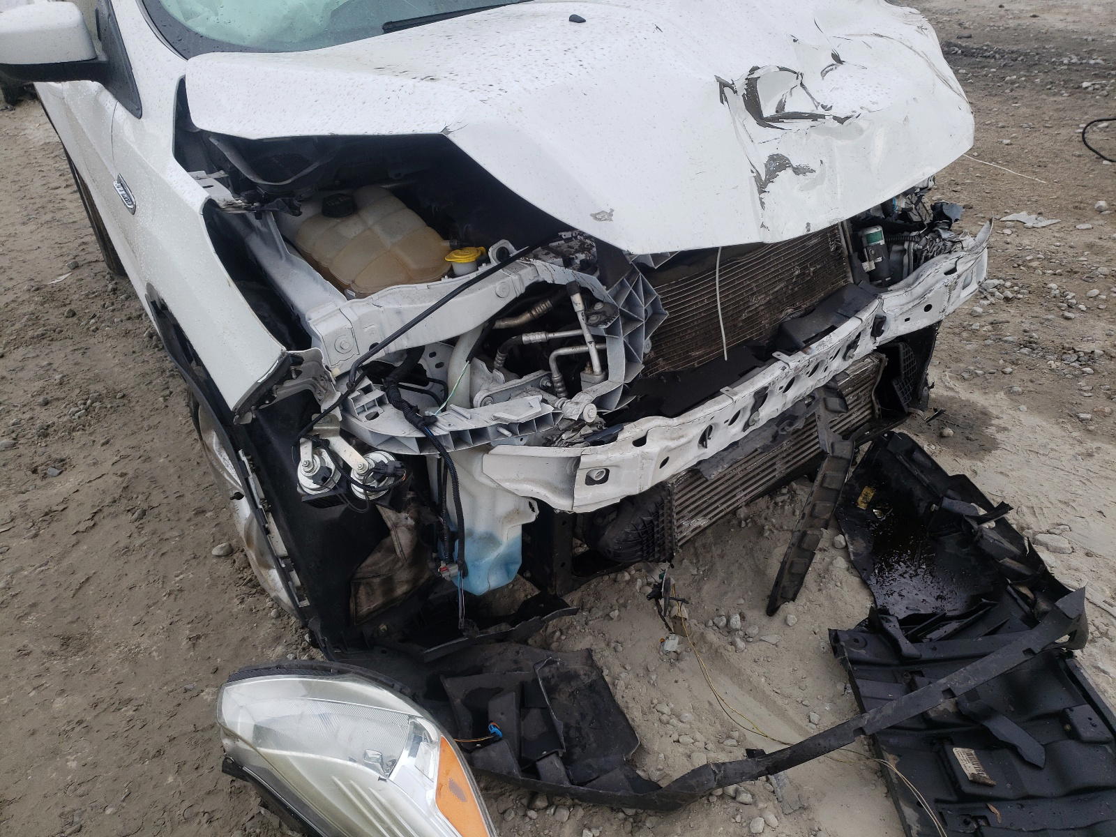 Photo 9 from auction – 2015 FORD ESCAPE SE with VIN 1FMCU0G95FUB82202
