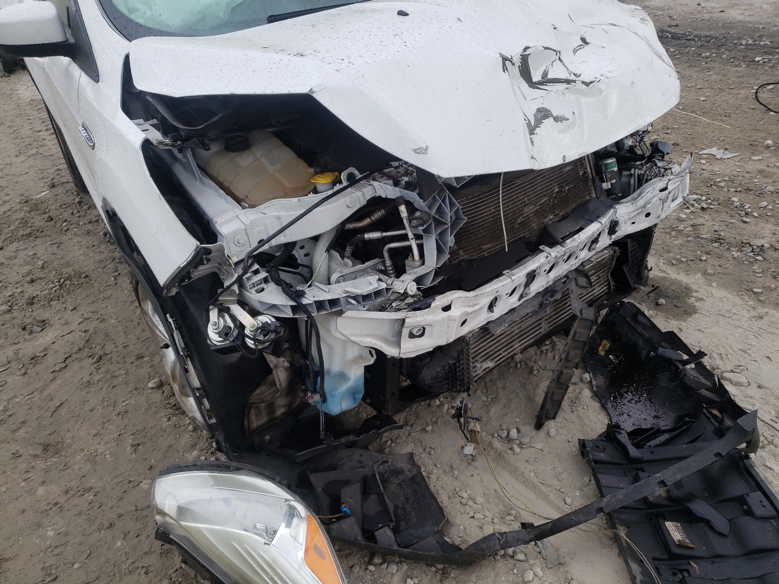 Zdjęcie 9 z aukcji – 2015 FORD ESCAPE SE z VIN 1FMCU0G95FUB82202