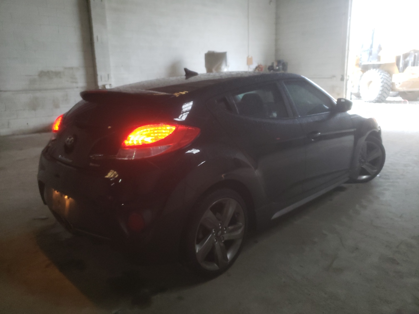 Photo 4 from auction – 2015 HYUNDAI VELOSTER T with VIN KMHTC6AEXFU217778