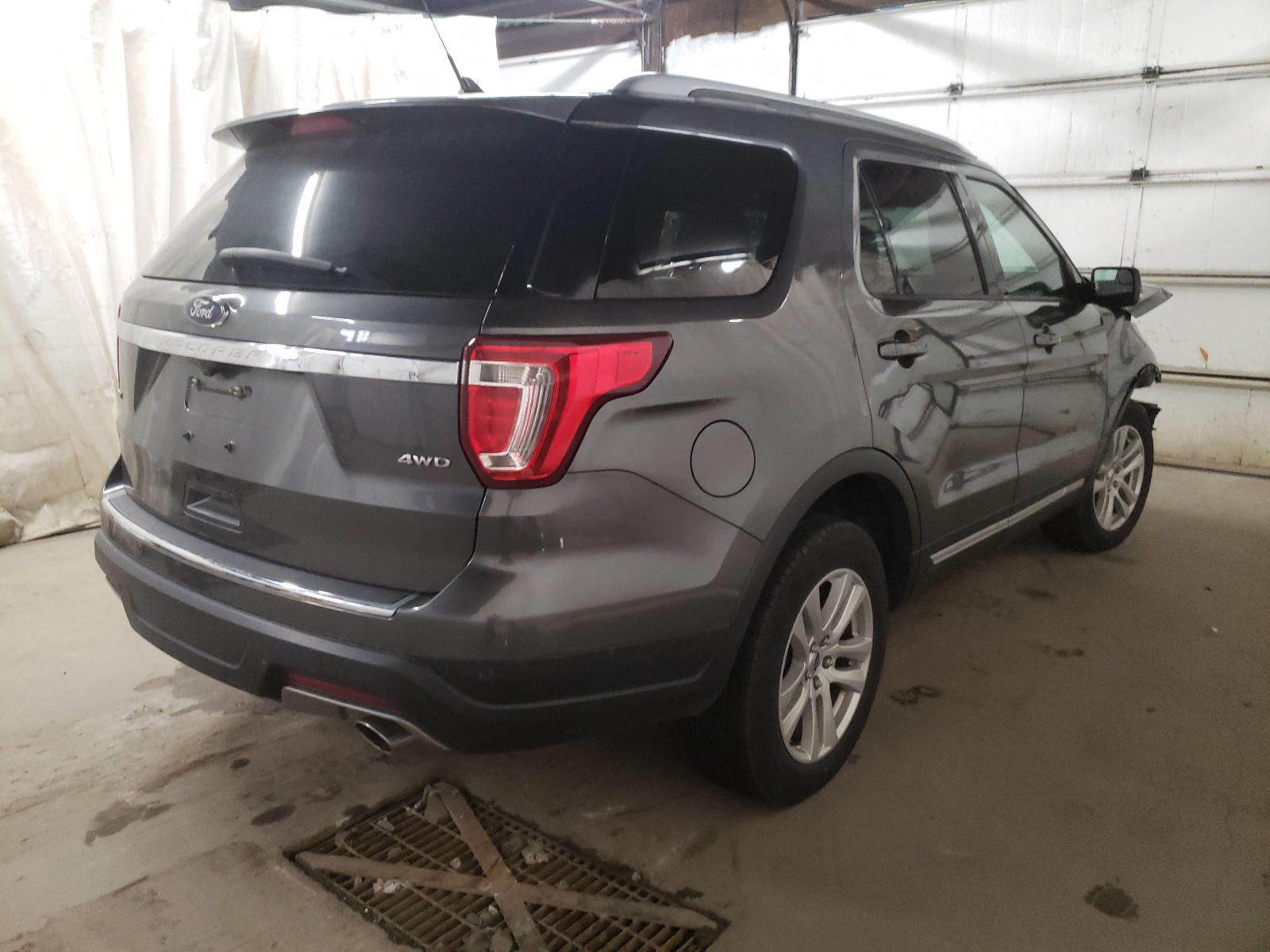 Photo 4 from auction – 2018 FORD EXPLORER with VIN 1FM5K8D86JGB37625