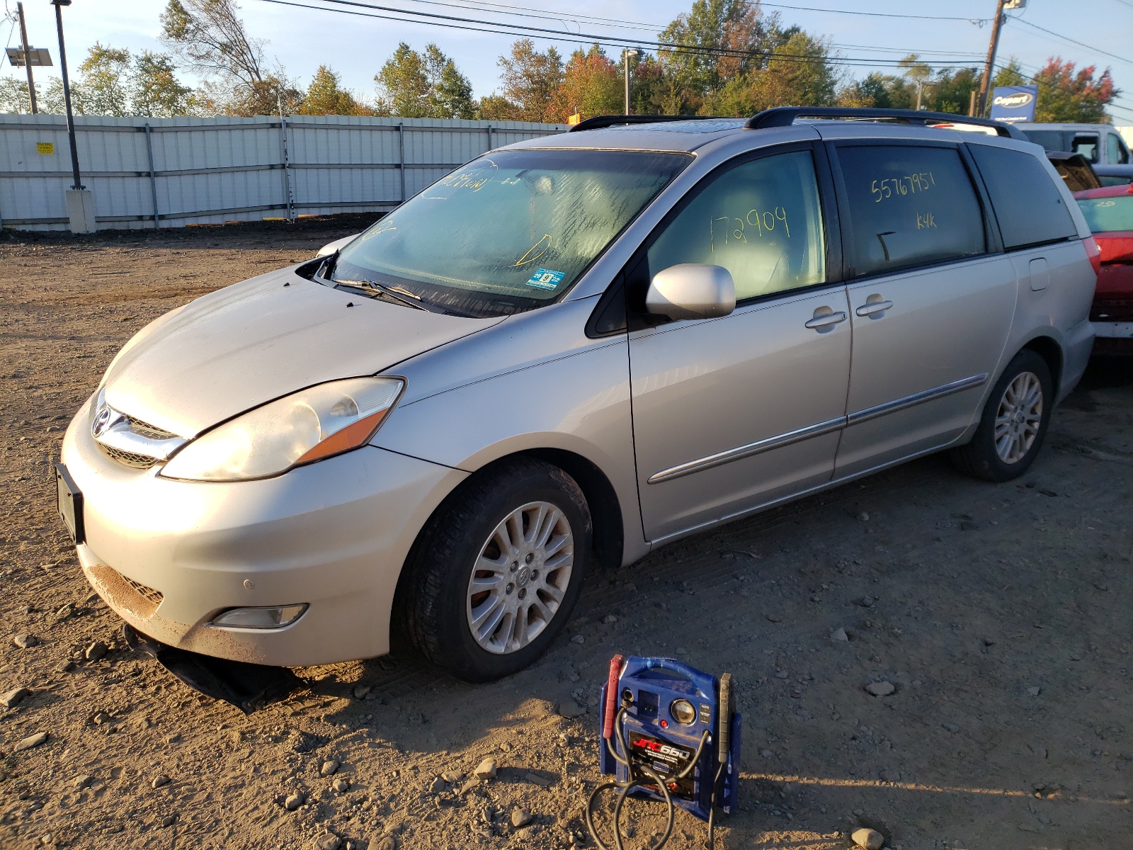 Photo 2 from auction – 2010 TOYOTA SIENNA XLE with VIN 5TDYK4CC5AS306300