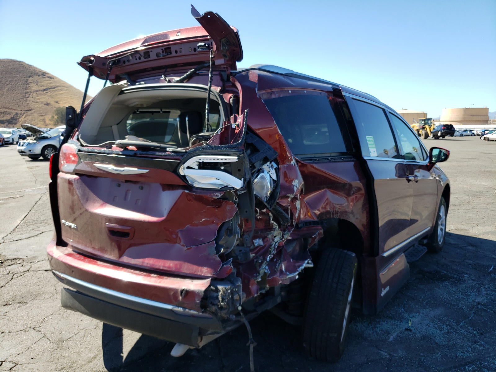 Photo 4 from auction – 2018 CHRYSLER PACIFICA T with VIN 2C4RC1BG9JR340494