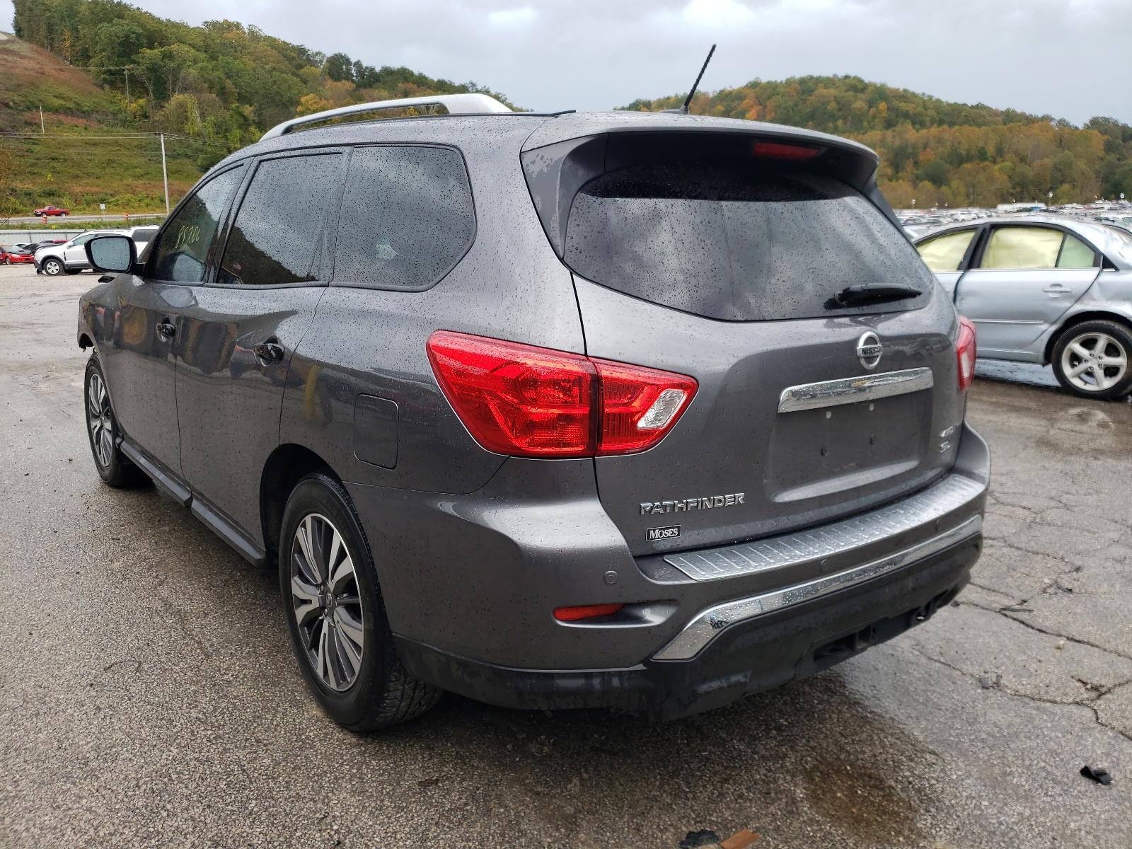 Photo 3 from auction – 2017 NISSAN PATHFINDER with VIN 5N1DR2MM2HC636621
