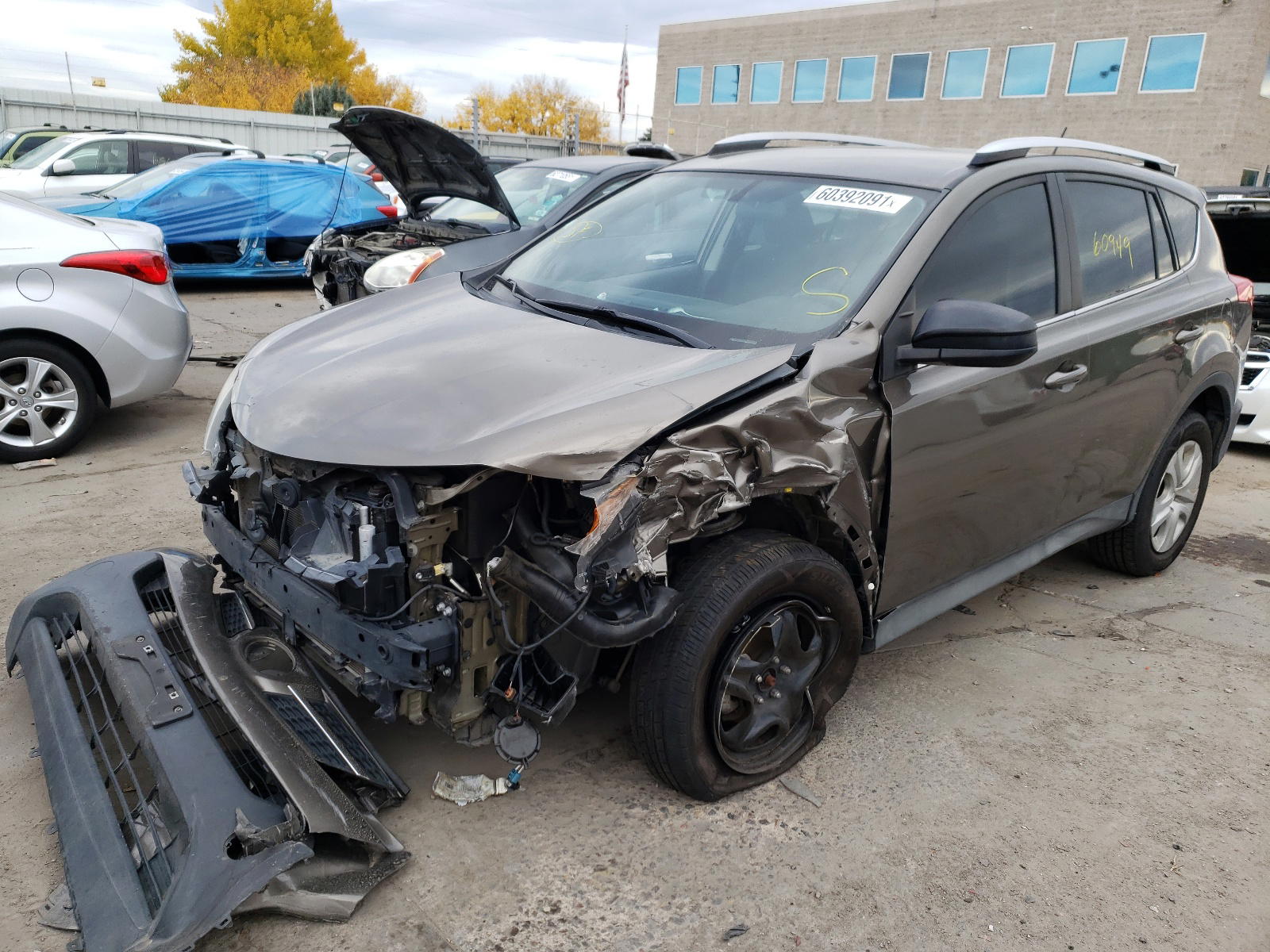 Photo 2 from auction – 2015 TOYOTA RAV4 LE with VIN 2T3BFREV5FW256445