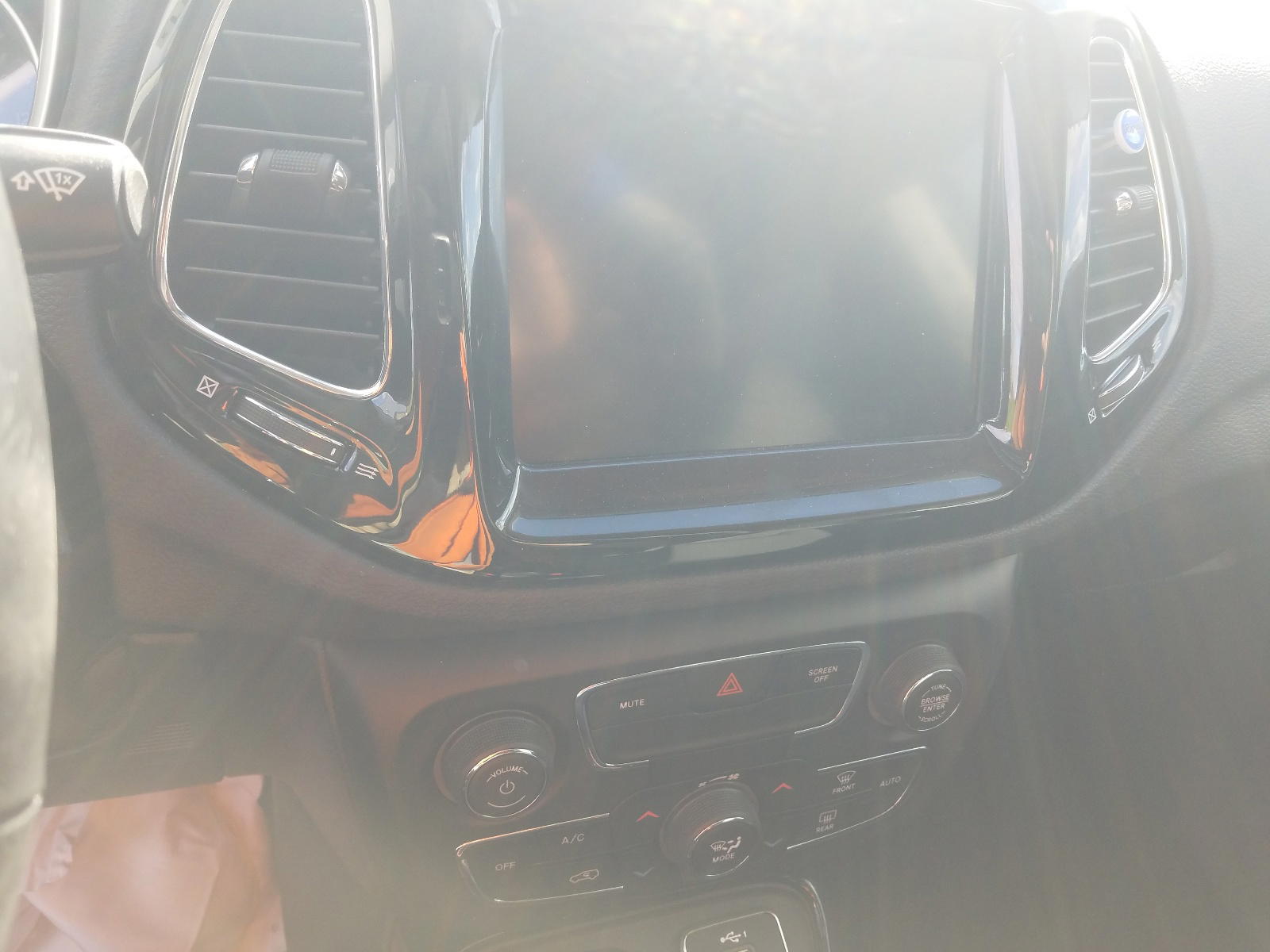 Photo 9 from auction – 2020 JEEP COMPASS LI with VIN 3C4NJDCB6LT234044