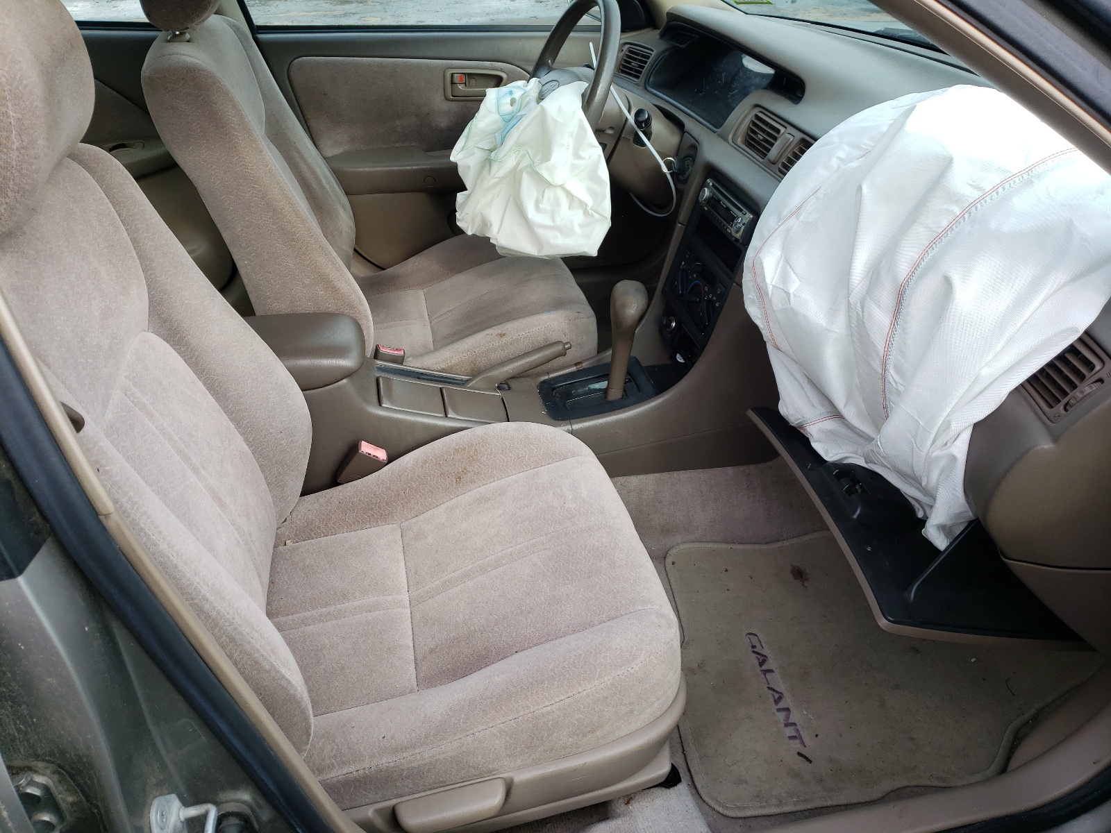Photo 5 from auction – 1999 TOYOTA CAMRY LE with VIN JT2BF22K0X0190404