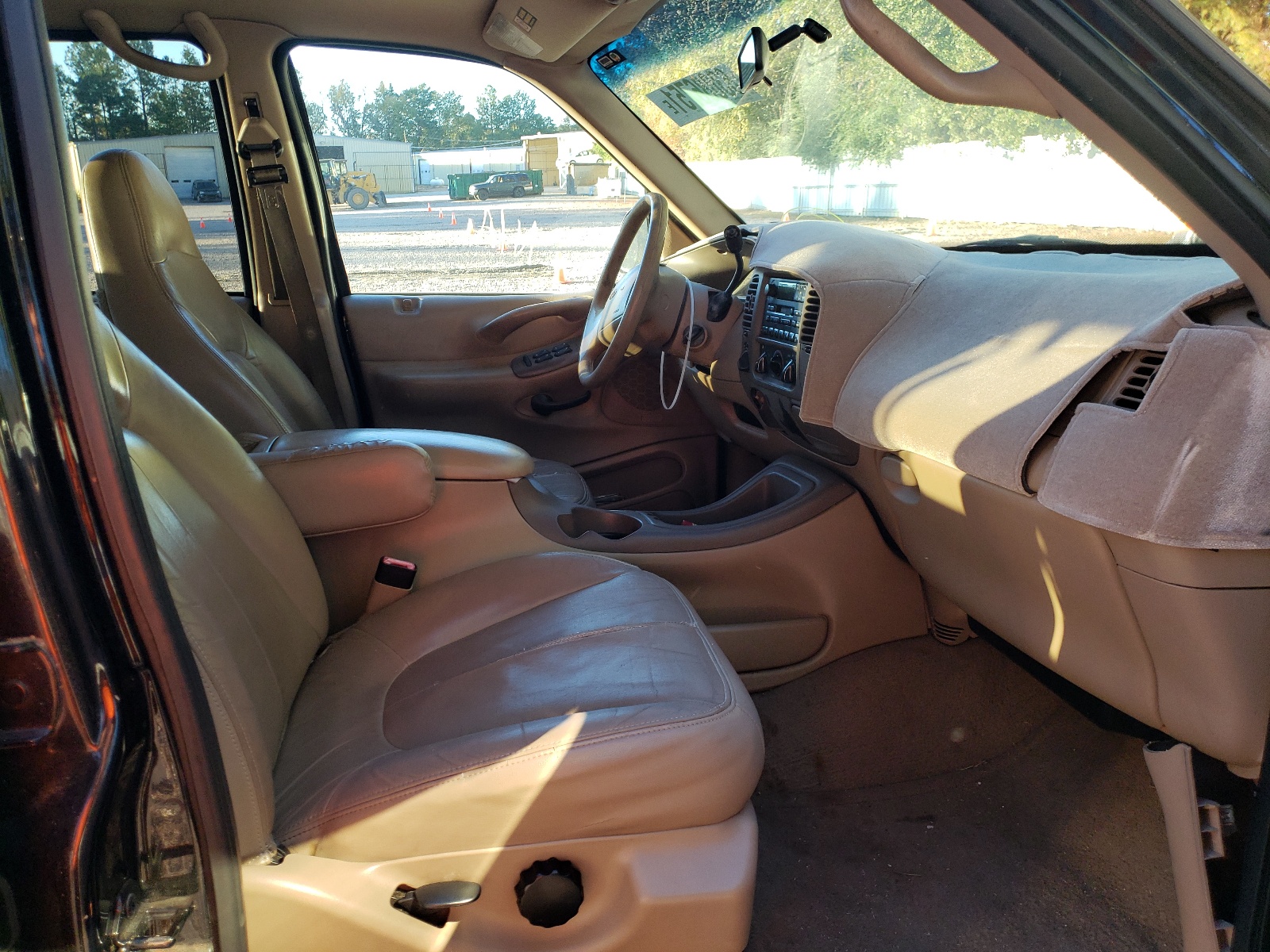 Photo 5 from auction – 1999 FORD EXPEDITION with VIN 1FMRU1866XLA66762
