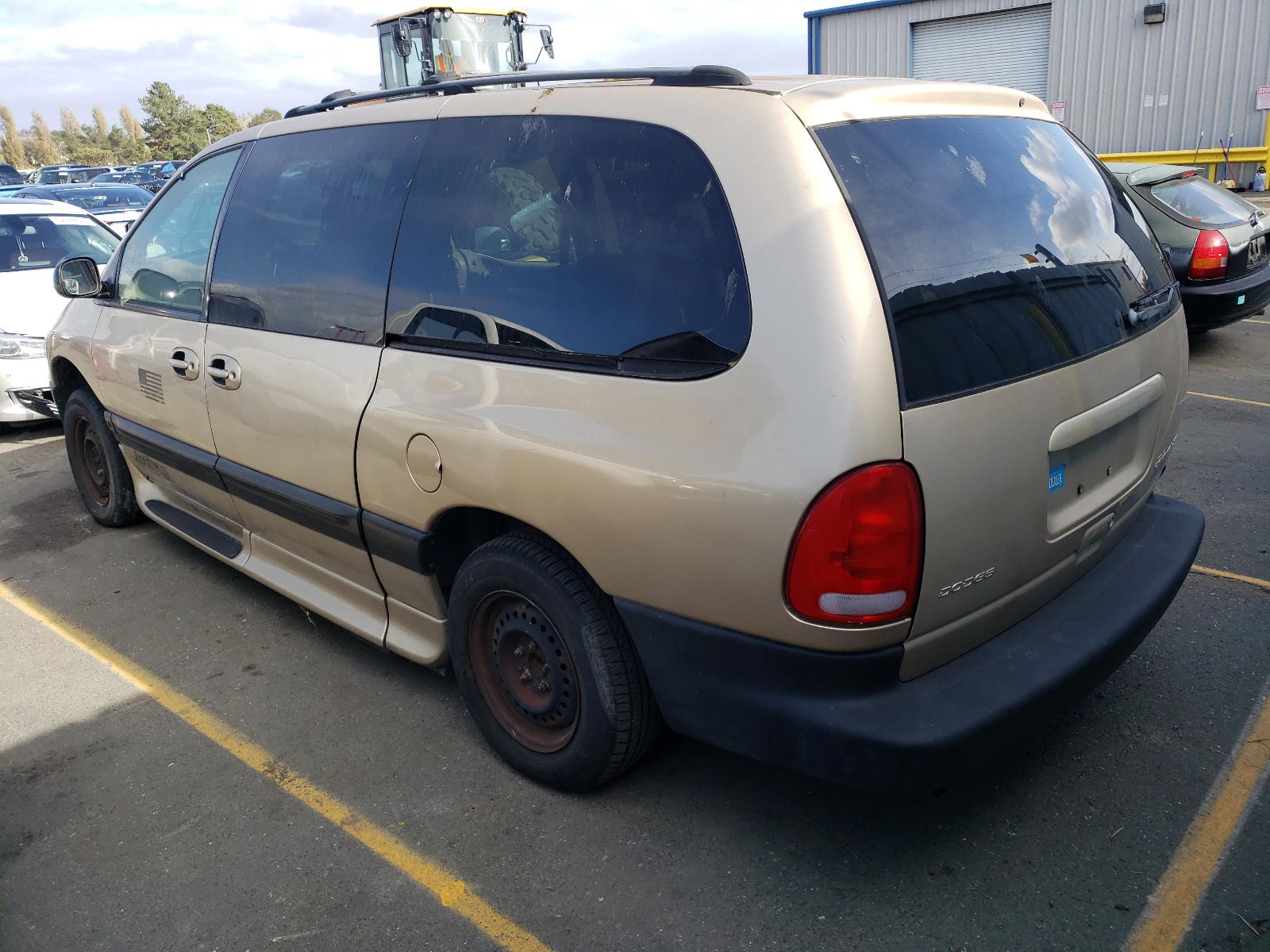 Photo 3 from auction – 2000 DODGE GRAND CARA with VIN 2B4GP44R0YR644557
