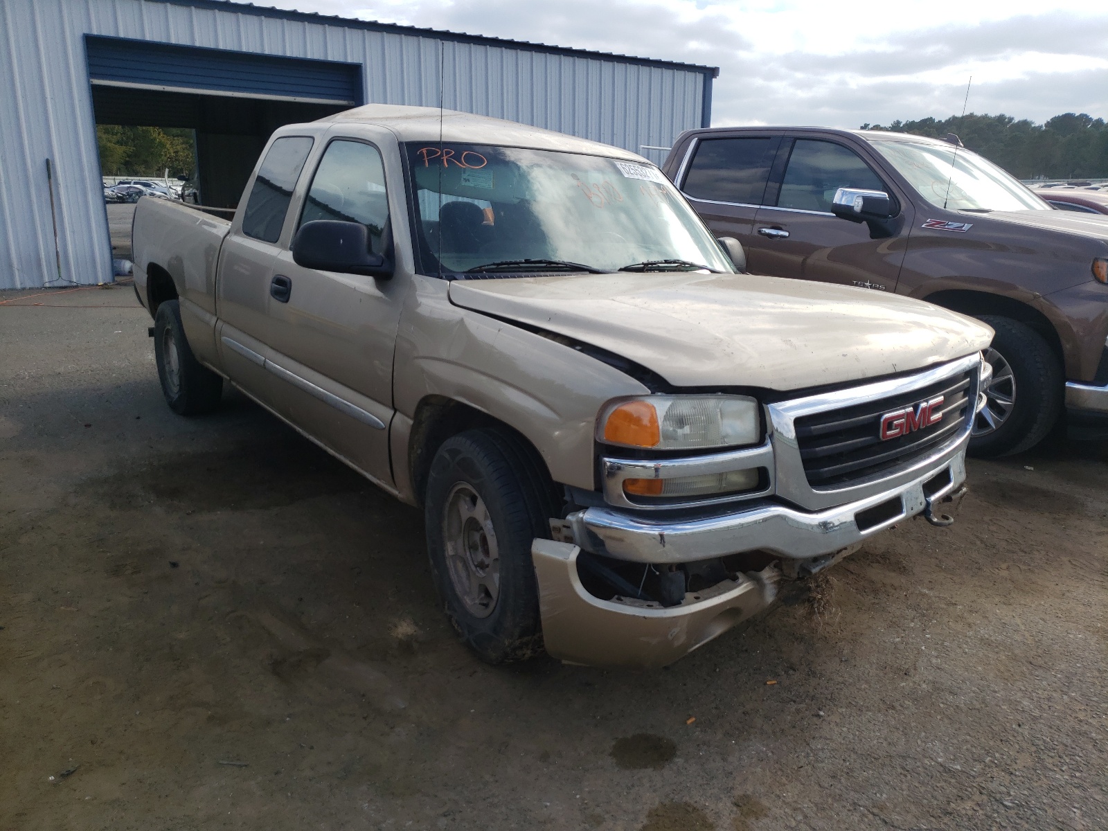 GMC NEW SIERRA 2004 z numerem VIN 2GTEC19T841253948 - Zdjęcie z aukcji