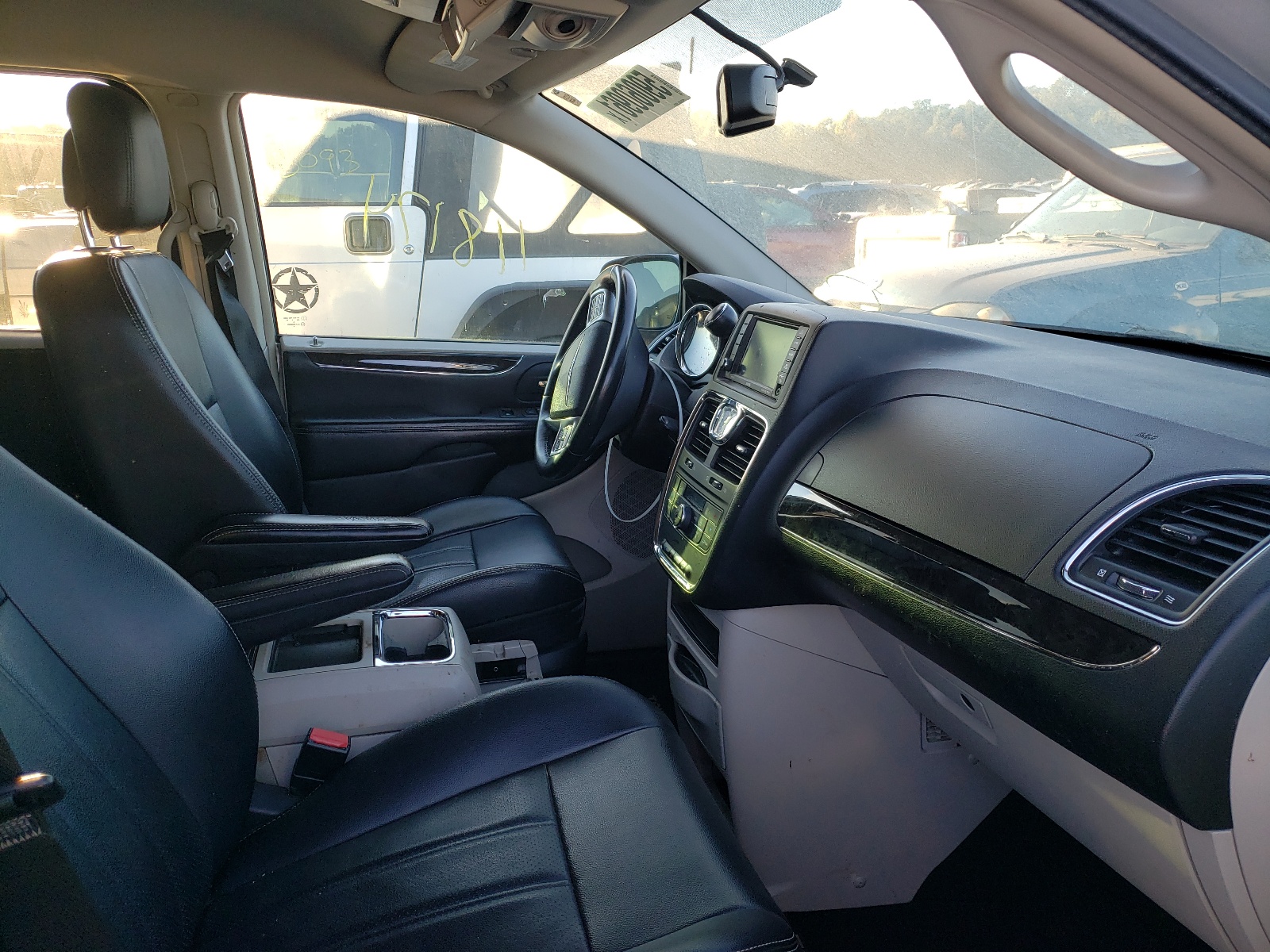 Photo 5 from auction – 2012 CHRYSLER TOWN & COU with VIN 2C4RC1BG8CR320336
