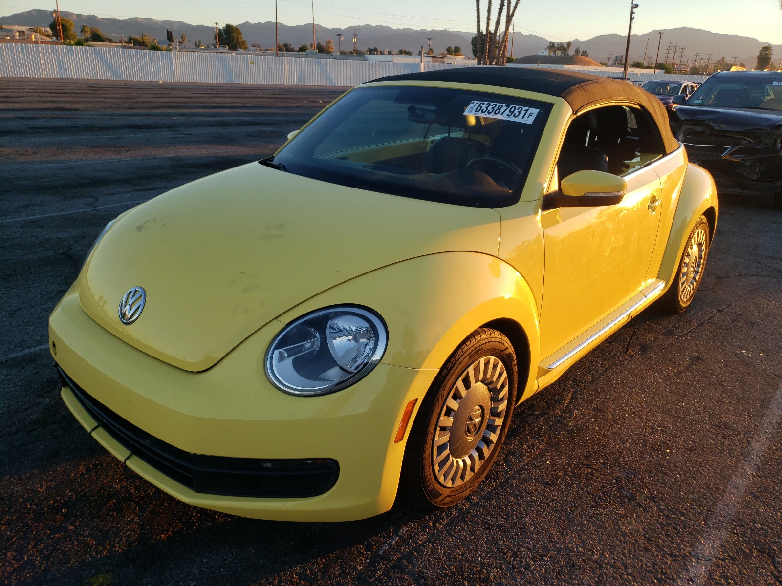 Photo 2 from auction – 2013 VOLKSWAGEN BEETLE with VIN 3VW5P7AT5DM827110