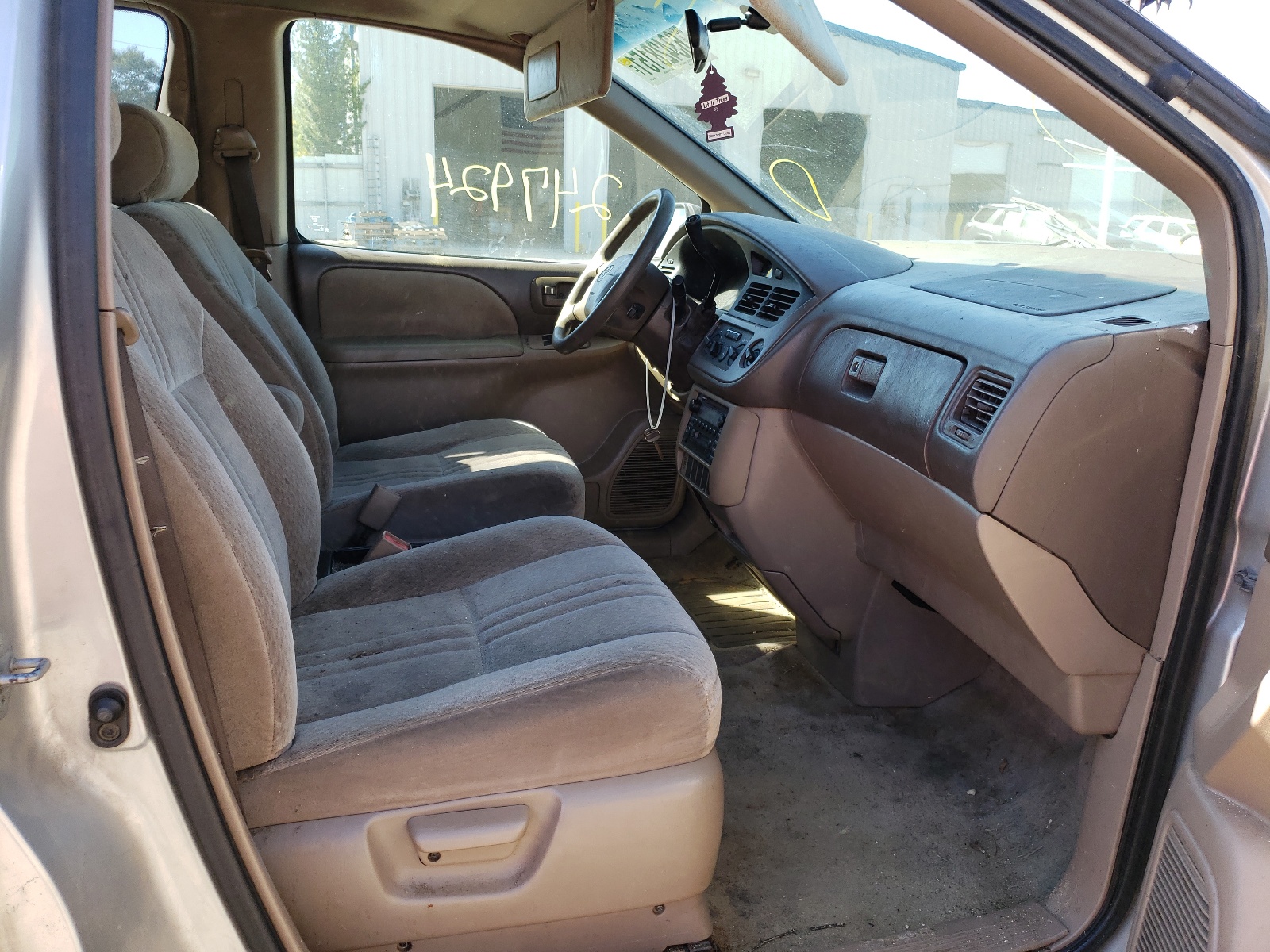 Photo 5 from auction – 2002 TOYOTA SIENNA CE with VIN 4T3ZF19C22U481151