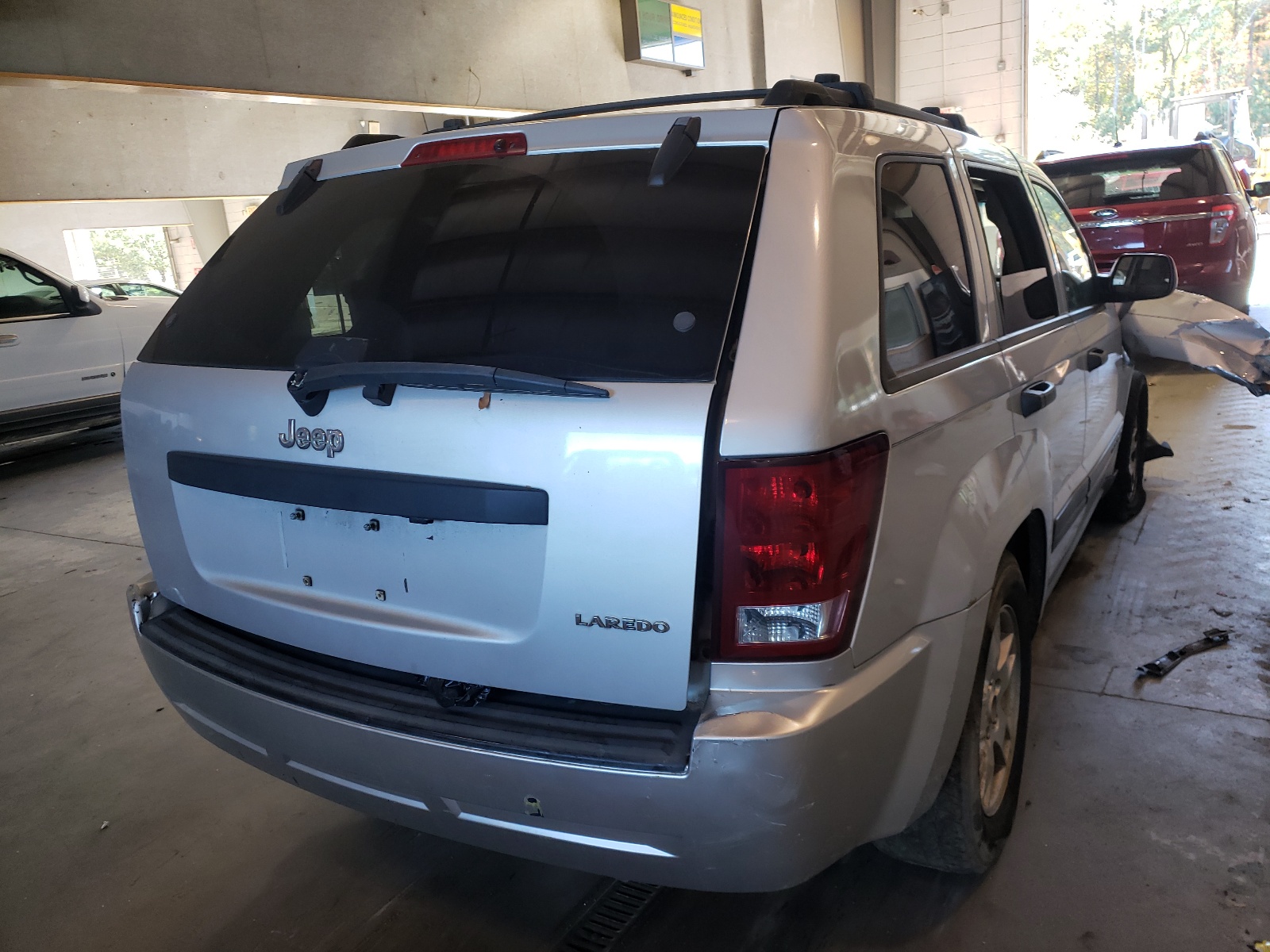 Photo 4 from auction – 2005 JEEP GRAND CHER with VIN 1J8HS48N25C557866