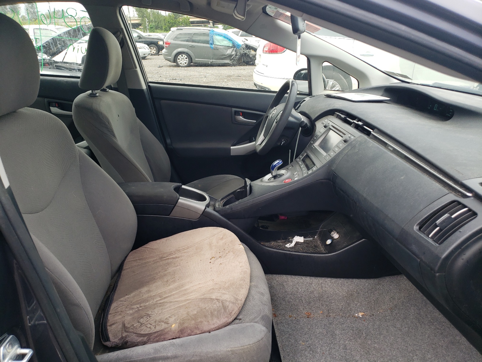 Photo 5 from auction – 2013 TOYOTA PRIUS with VIN JTDKN3DU0D1690678