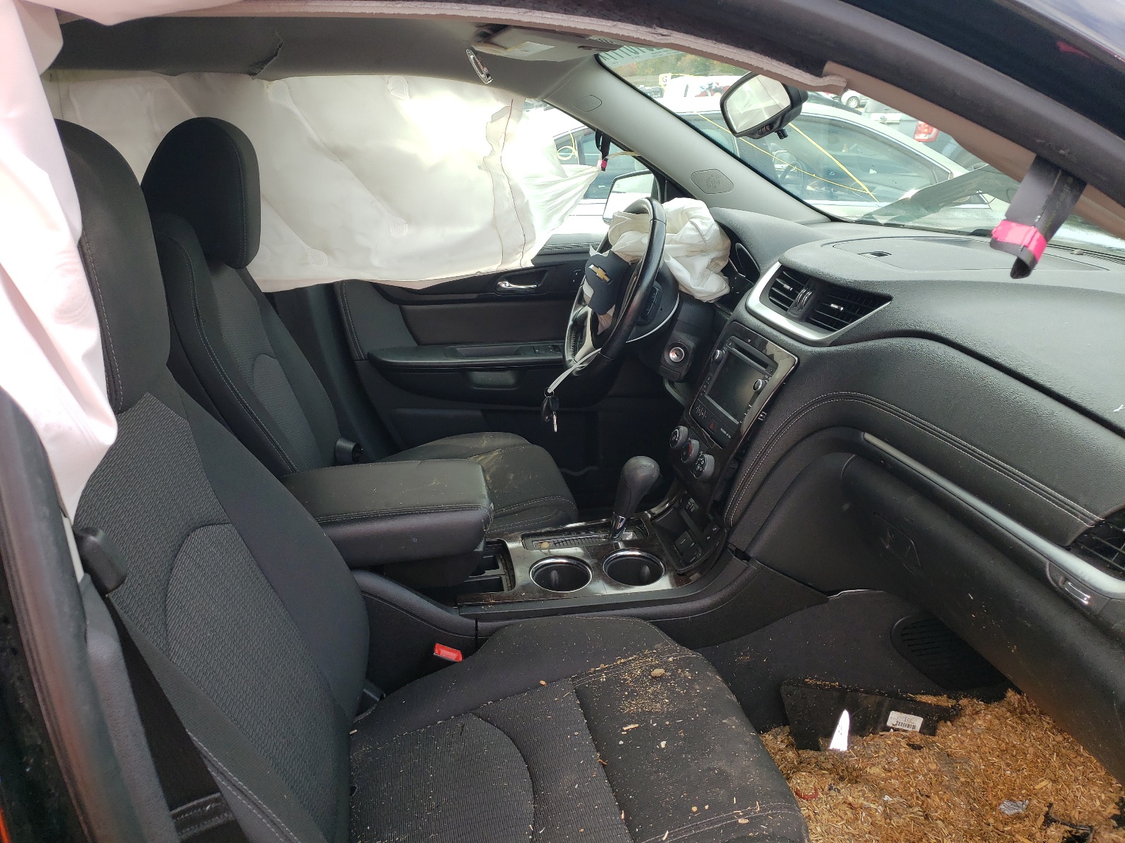 Photo 5 from auction – 2017 CHEVROLET TRAVERSE L with VIN 1GNKRGKD9HJ344897