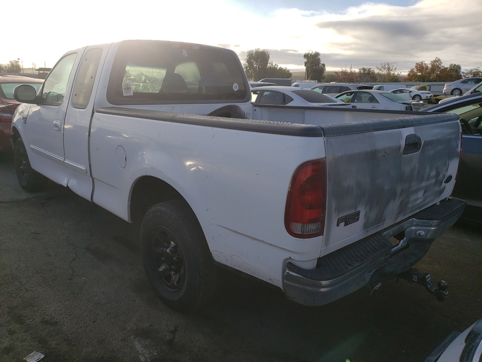 Photo 3 from auction – 2000 FORD F150 with VIN 1FTPX17L0YKB18341