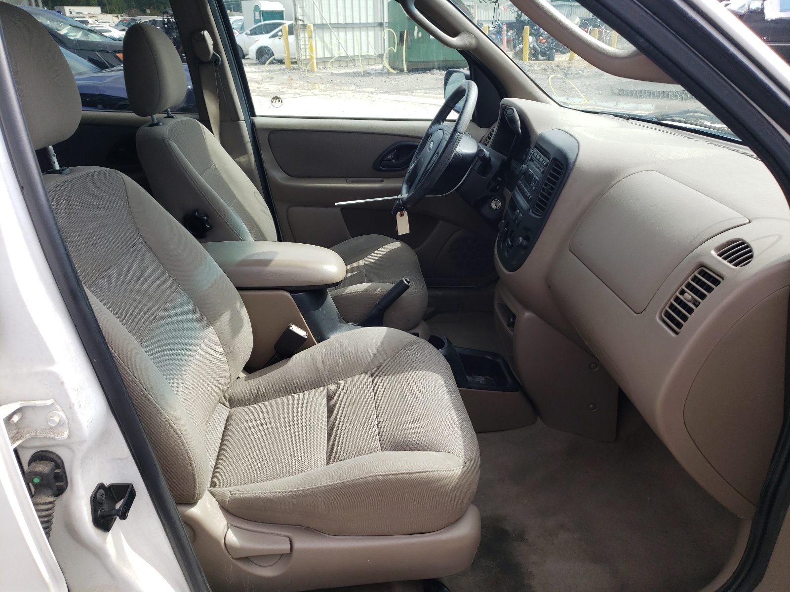 Photo 5 from auction – 2002 FORD ESCAPE XLT with VIN 1FMYU03142KB13108