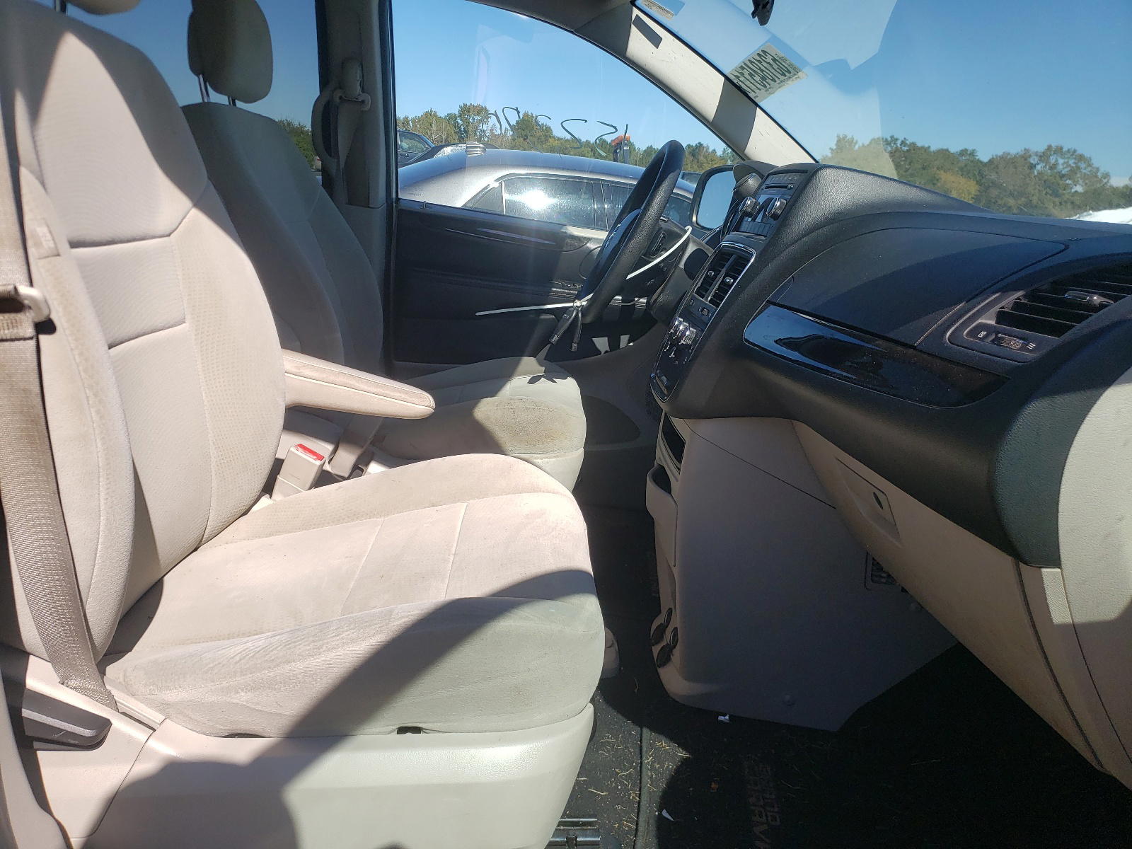 Photo 5 from auction – 2012 DODGE GRAND CARA with VIN 2C4RDGBG3CR324567