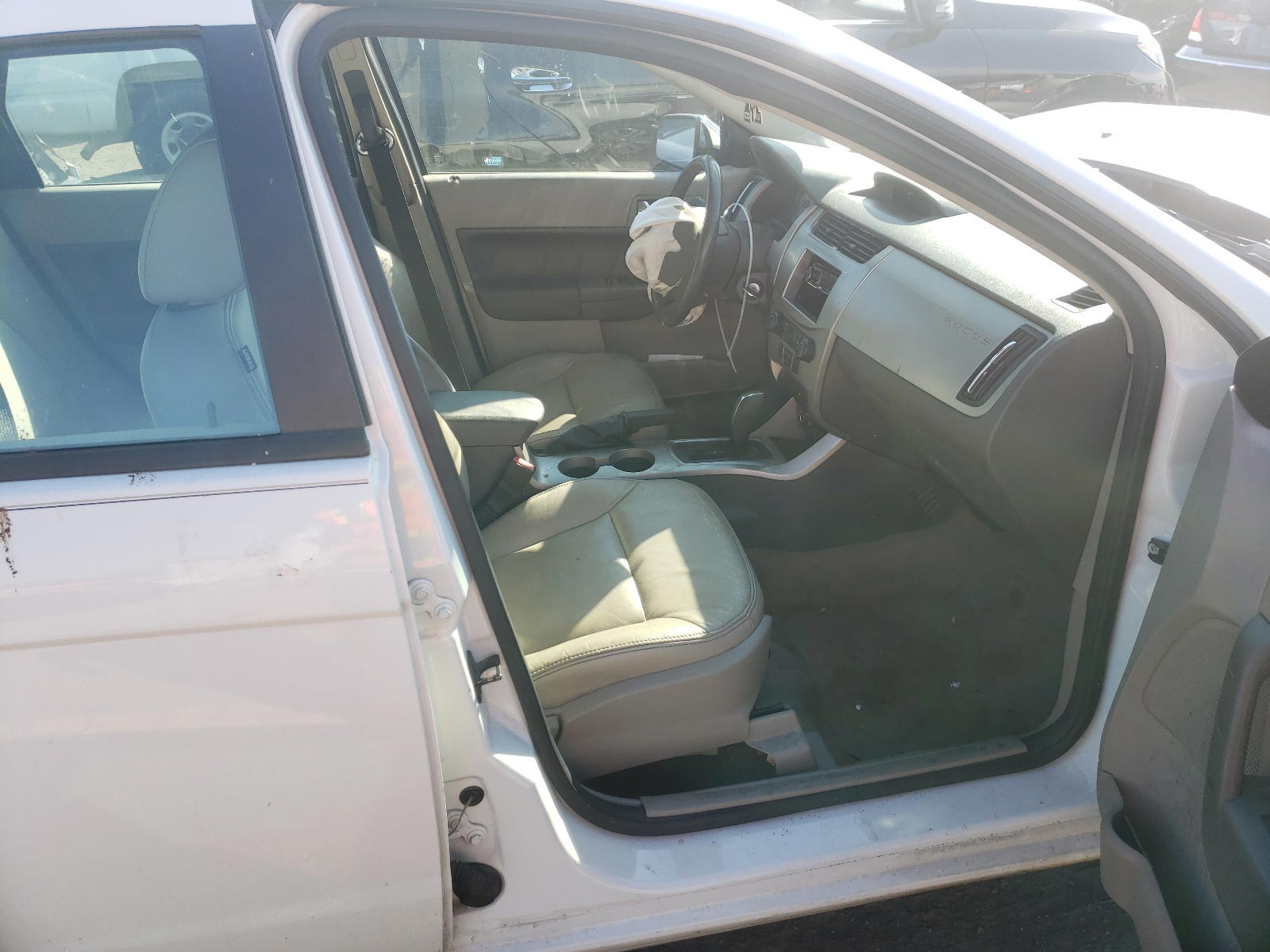 Photo 5 from auction – 2011 FORD FOCUS SEL with VIN 1FAHP3HN3BW115083