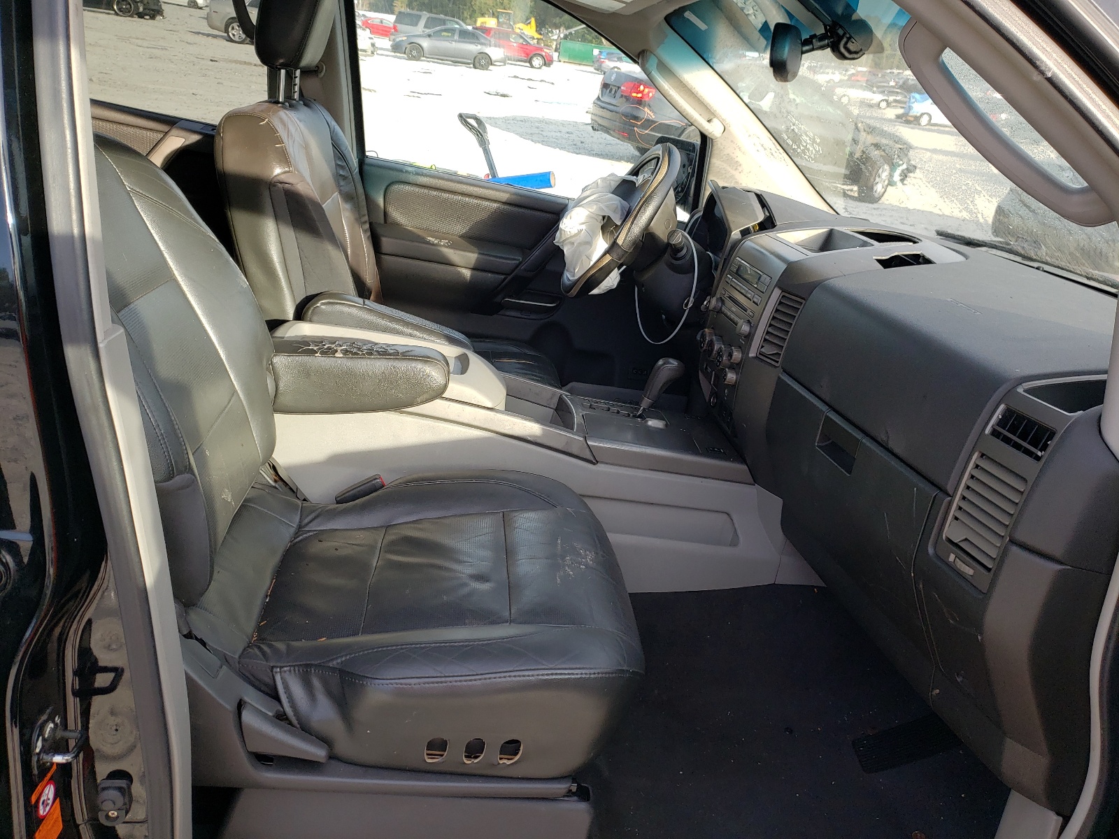 Photo 5 from auction – 2004 NISSAN ARMADA SE with VIN 5N1AA08B94N727455