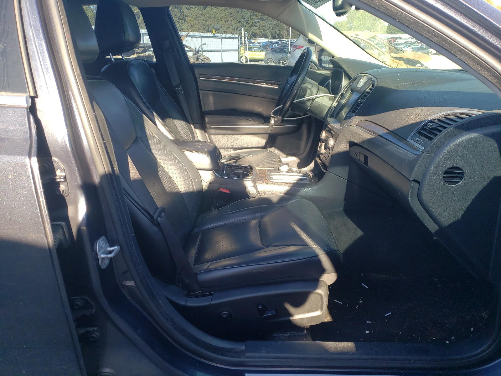 Photo 5 from auction – 2016 CHRYSLER 300C with VIN 2C3CCAEG1GH189686