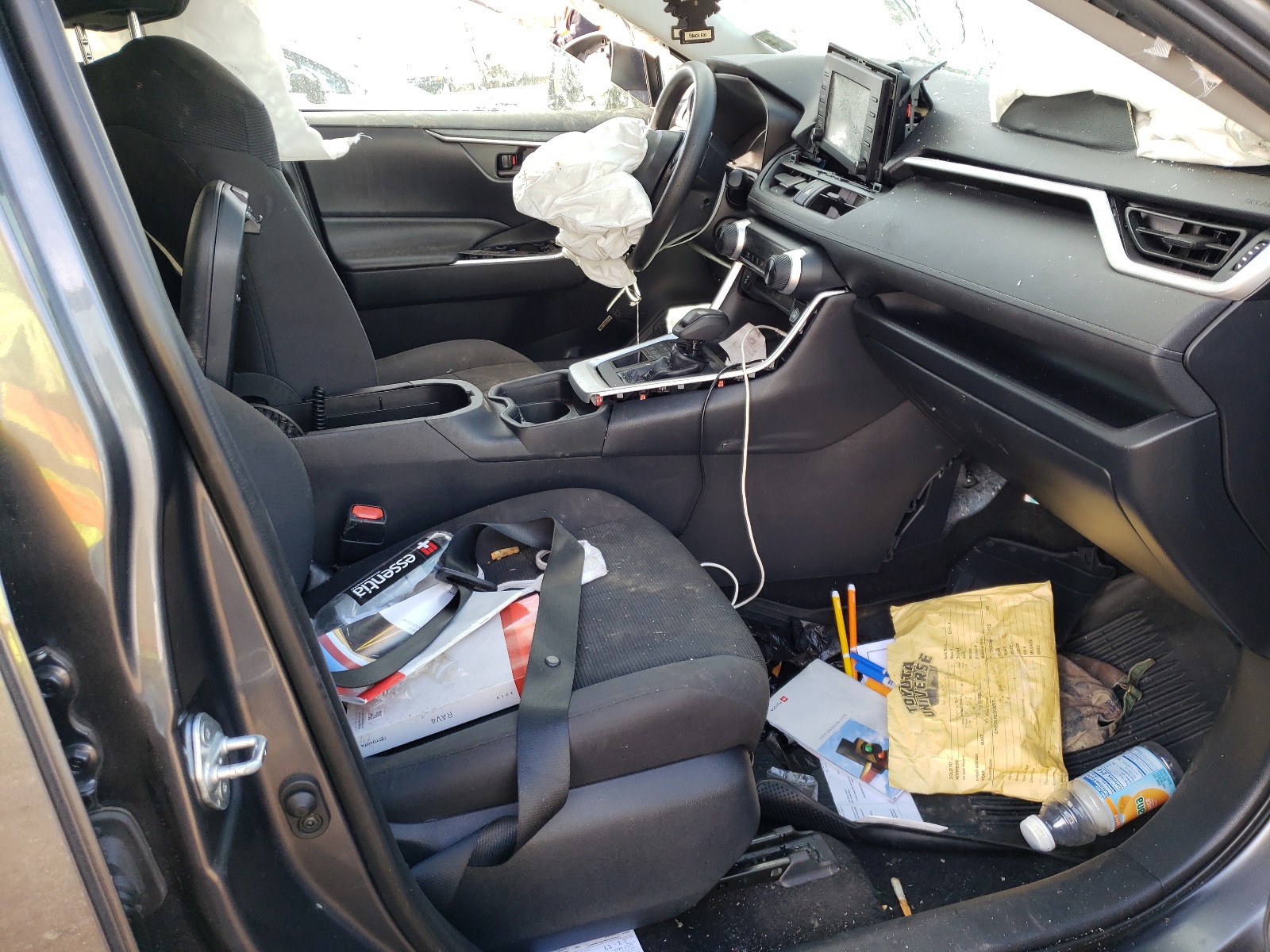 Photo 5 from auction – 2019 TOYOTA RAV4 LE with VIN 2T3F1RFV0KC030579