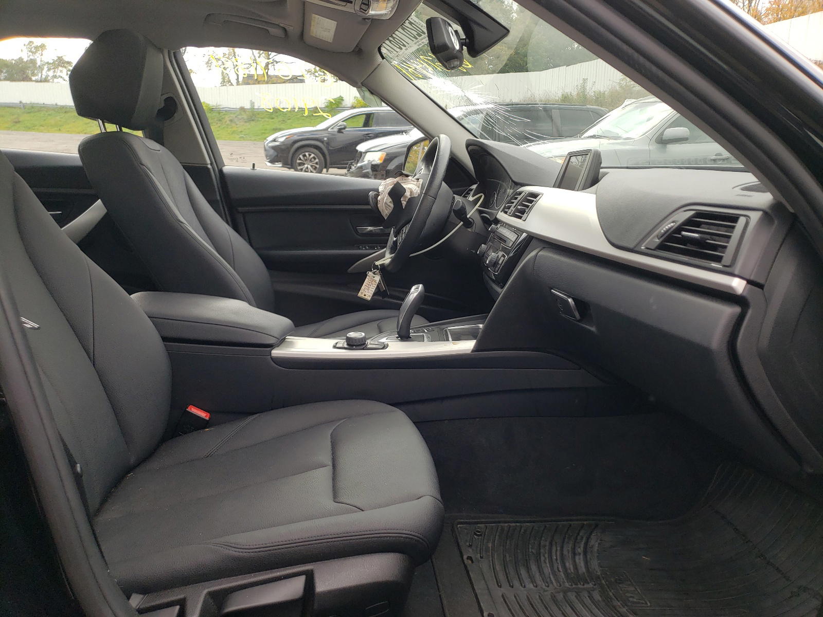 Photo 5 from auction – 2017 BMW 320 XI with VIN WBA8A3C37HA066944