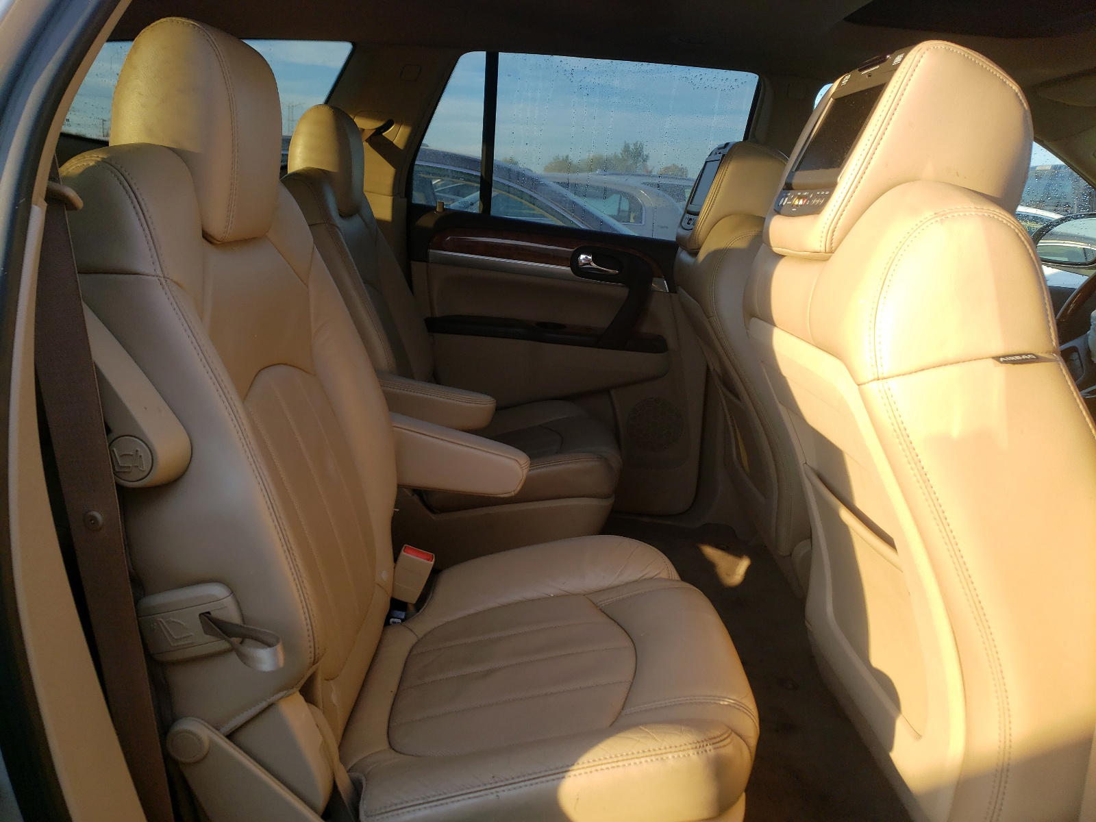 Photo 6 from auction – 2010 BUICK ENCLAVE CX with VIN 5GALVCEDXAJ174828