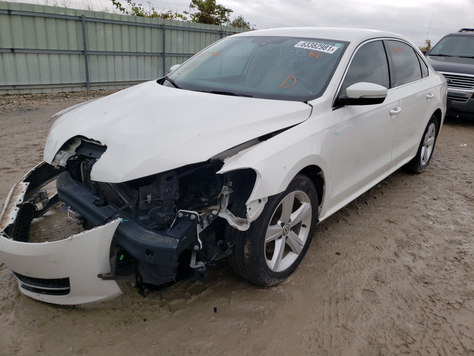 Photo 2 from auction – 2015 VOLKSWAGEN PASSAT SE with VIN 1VWBV7A30FC053040