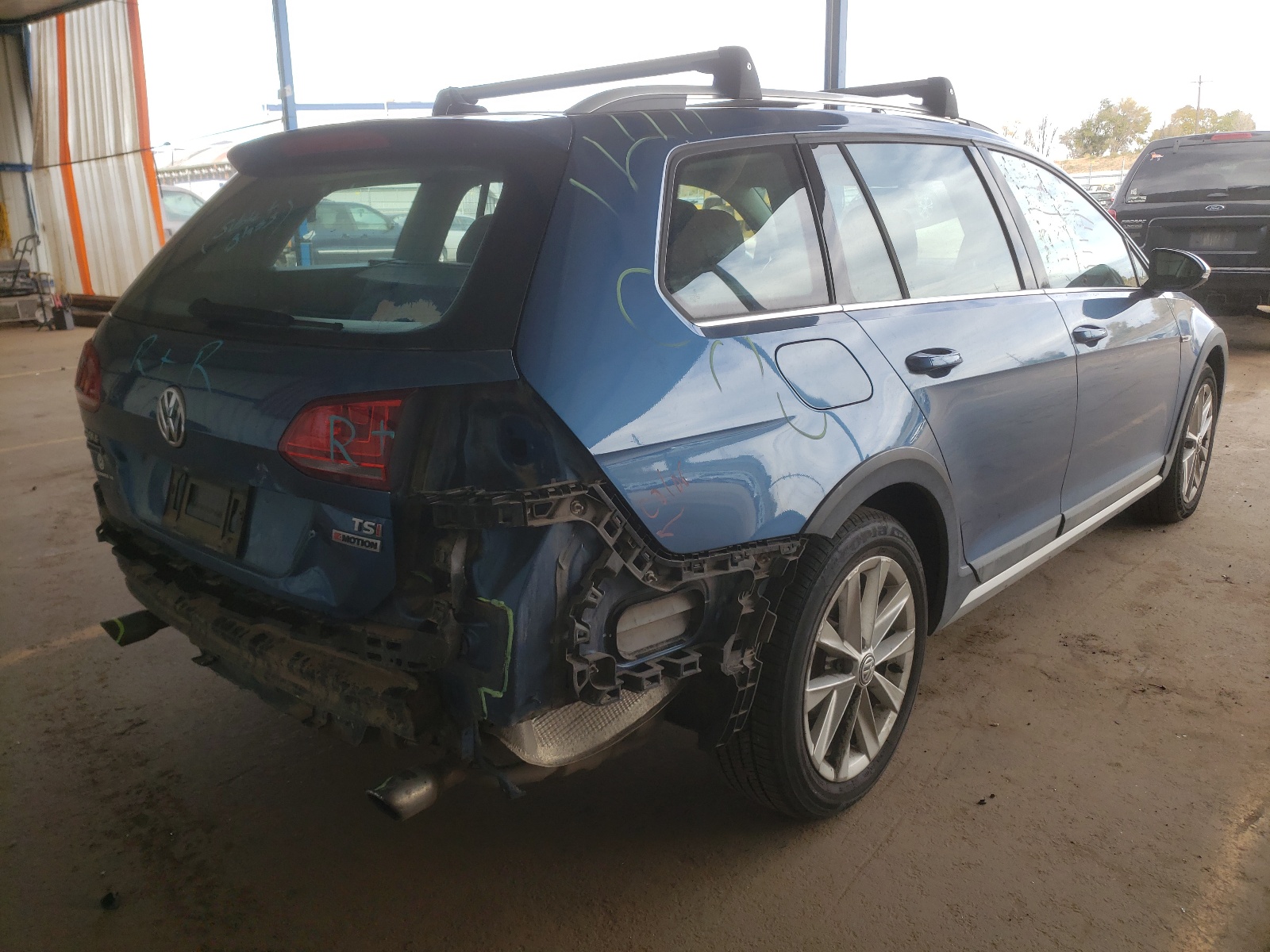 Photo 4 from auction – 2017 VOLKSWAGEN GOLF ALLTR with VIN 3VWH17AU2HM529501